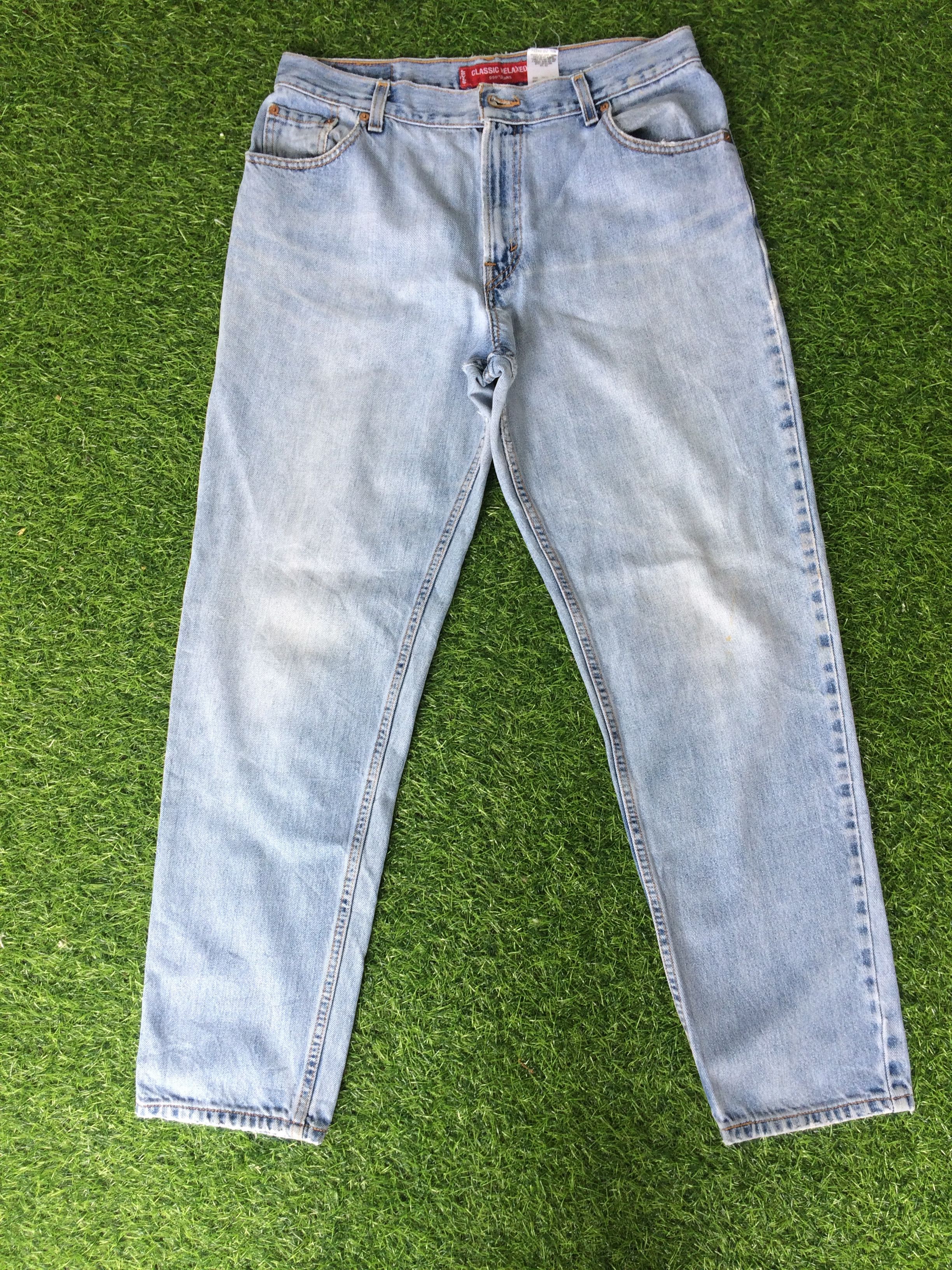 Vintage Levi's 550 Light Wash Jeans #B-235