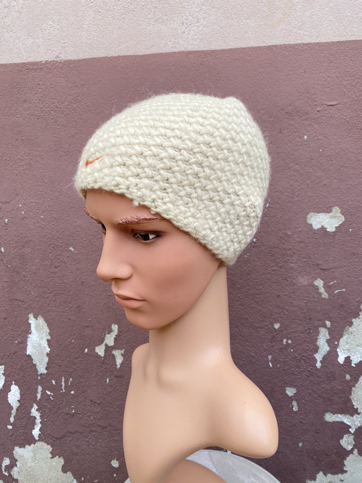 Vintage Vintage Nike Knitted Middle Logo Beanie Hat Size ONE SIZE - 2 Thumbnail