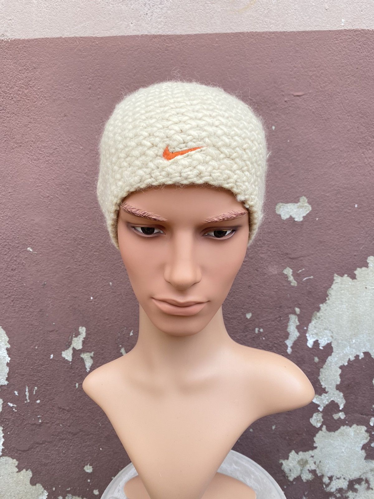 Vintage Vintage Nike Knitted Middle Logo Beanie Hat Size ONE SIZE - 1 Thumbnail