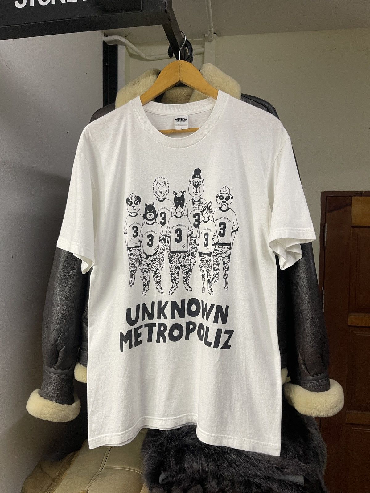 Vintage Metropoliz 3J Soul Brother White Tshirt Size US M / EU 48-50 / 2 - 1 Thumbnail