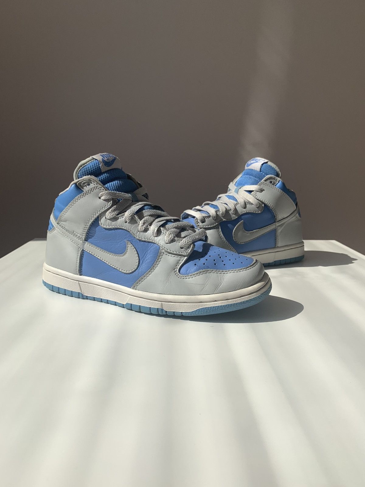 Nike 2003 Nike Dunk High Neutral Grey-University Blue GS Size US 8 / IT 38 - 2 Thumbnail