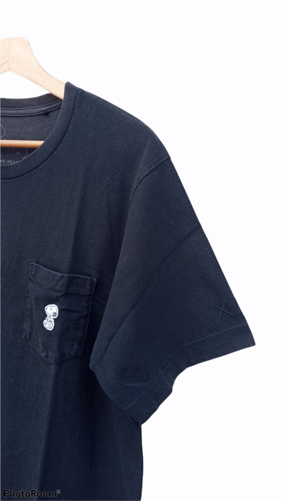 Japanese Brand × Kaws × Uniqlo 🔥🔥UT x Kaws Peanuts Pocket T-Shirt Size US L / EU 52-54 / 3 - 6 Thumbnail