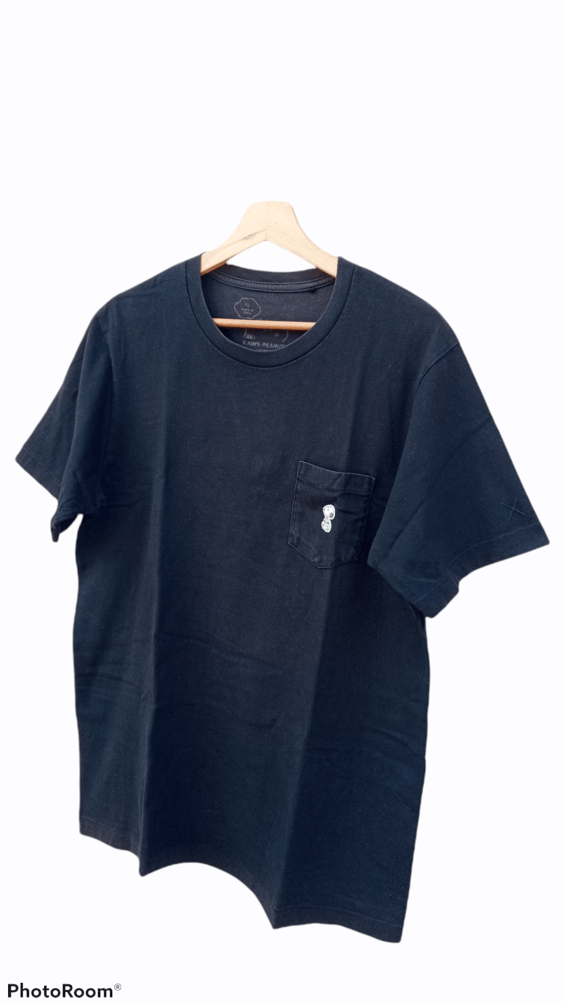 Japanese Brand × Kaws × Uniqlo 🔥🔥UT x Kaws Peanuts Pocket T-Shirt Size US L / EU 52-54 / 3 - 3 Thumbnail