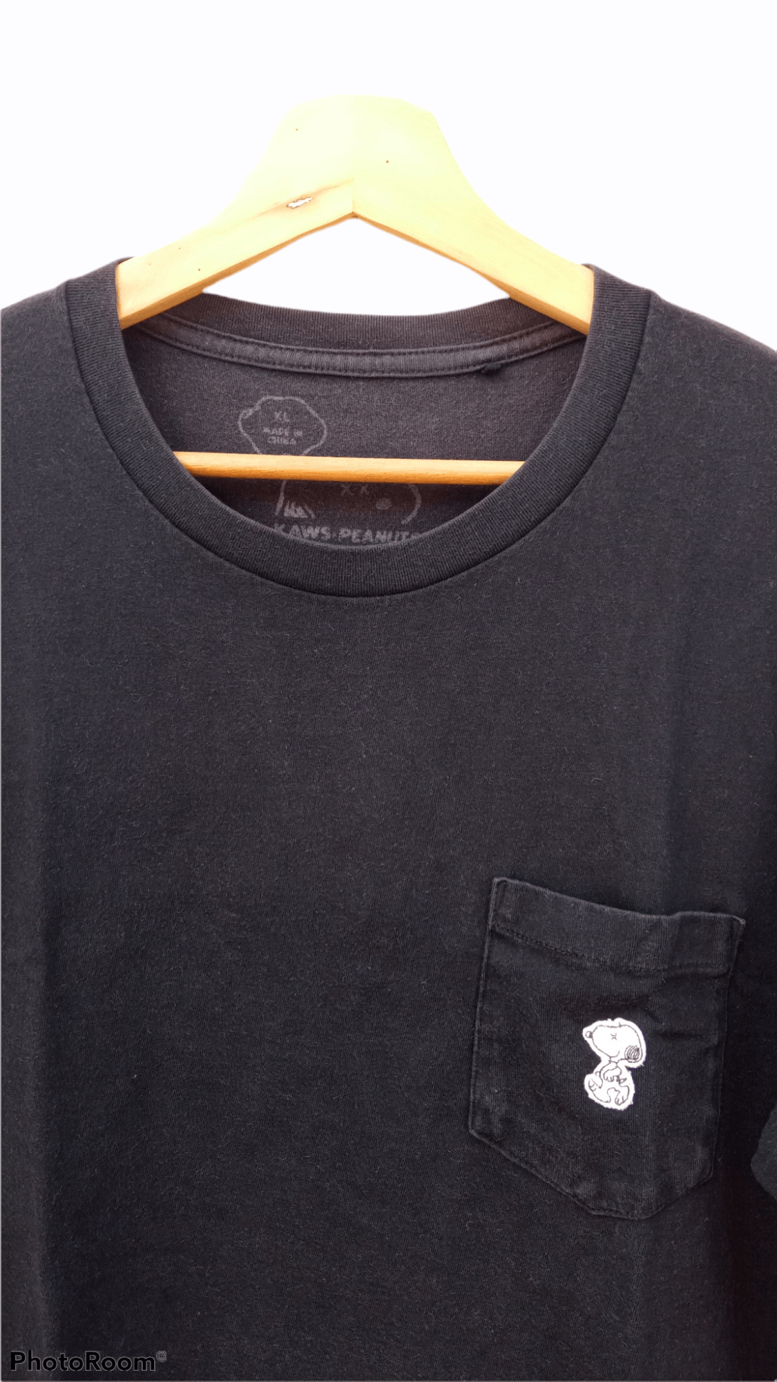 Japanese Brand × Kaws × Uniqlo 🔥🔥UT x Kaws Peanuts Pocket T-Shirt Size US L / EU 52-54 / 3 - 16 Thumbnail