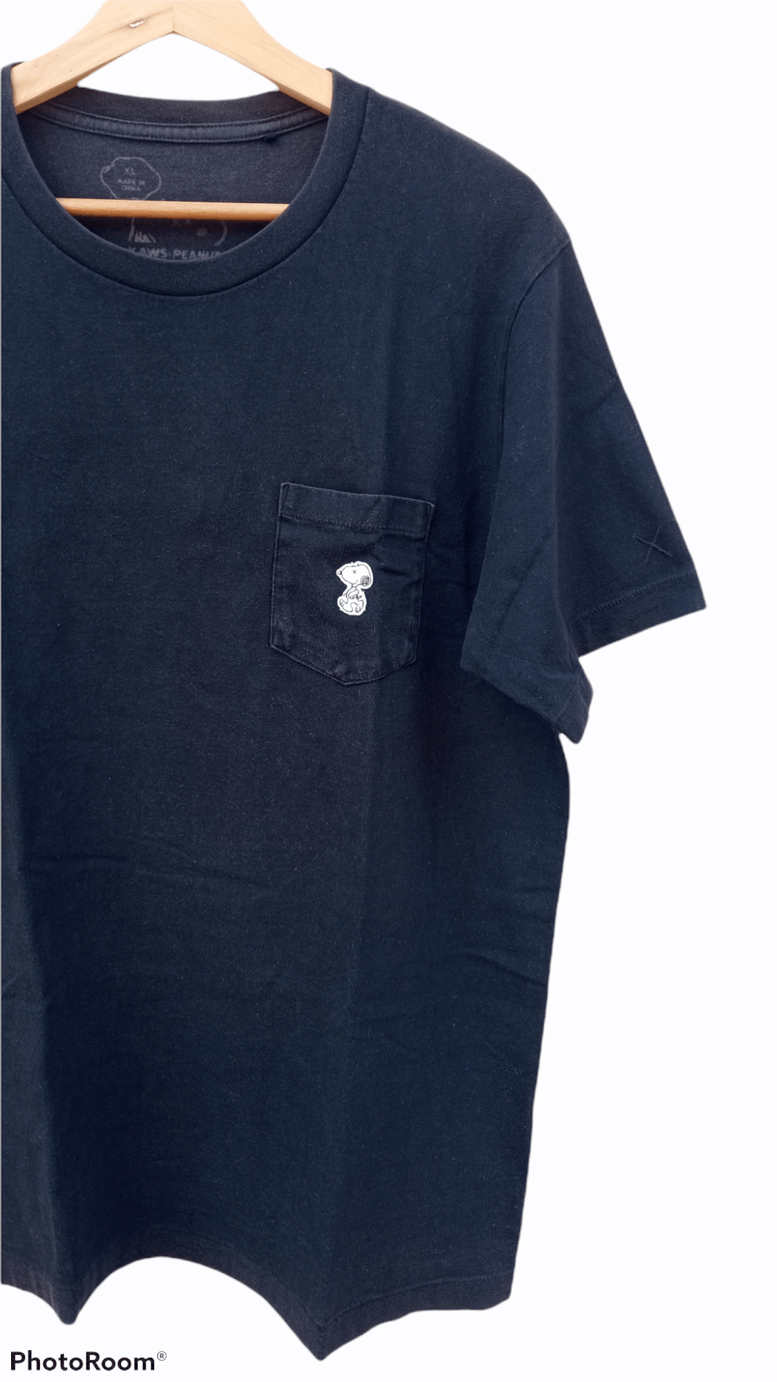 Japanese Brand × Kaws × Uniqlo 🔥🔥UT x Kaws Peanuts Pocket T-Shirt Size US L / EU 52-54 / 3 - 4 Thumbnail