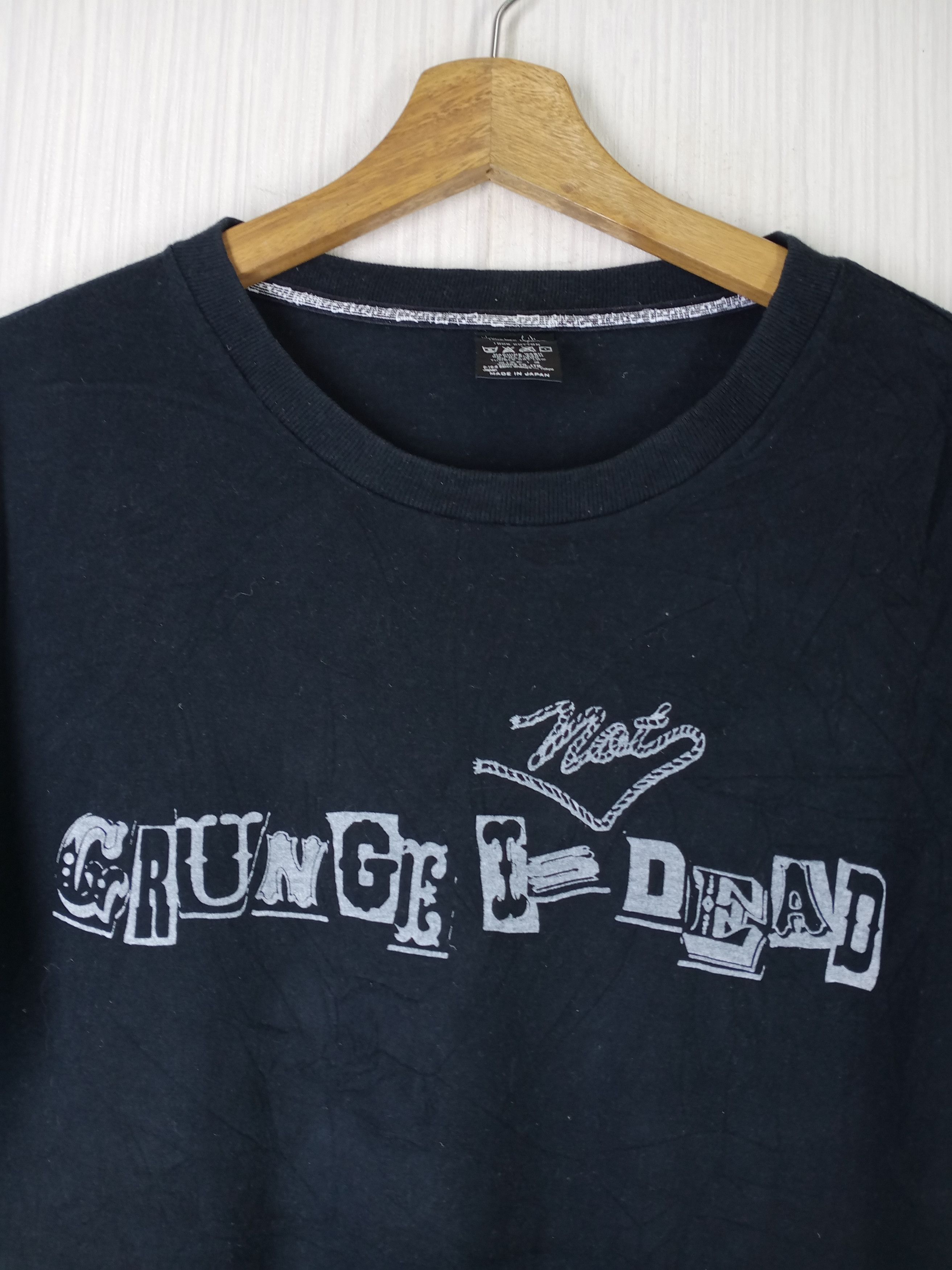 トップス vintage number nine grunge is dead tee Number (N)ine Vintage Number Nine Grunge Is Dead Graphic Tee