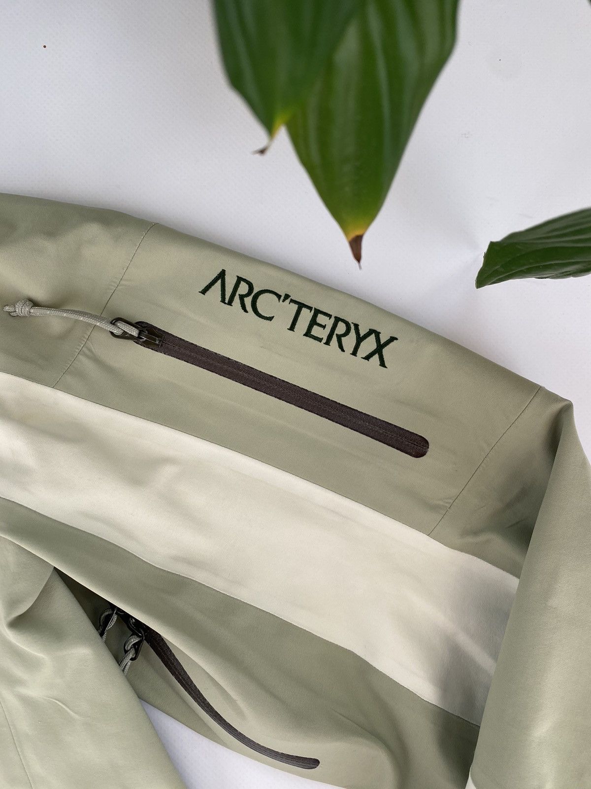 Arc'Teryx Arc'teryx Stingray 2008 “White Tea” | Grailed