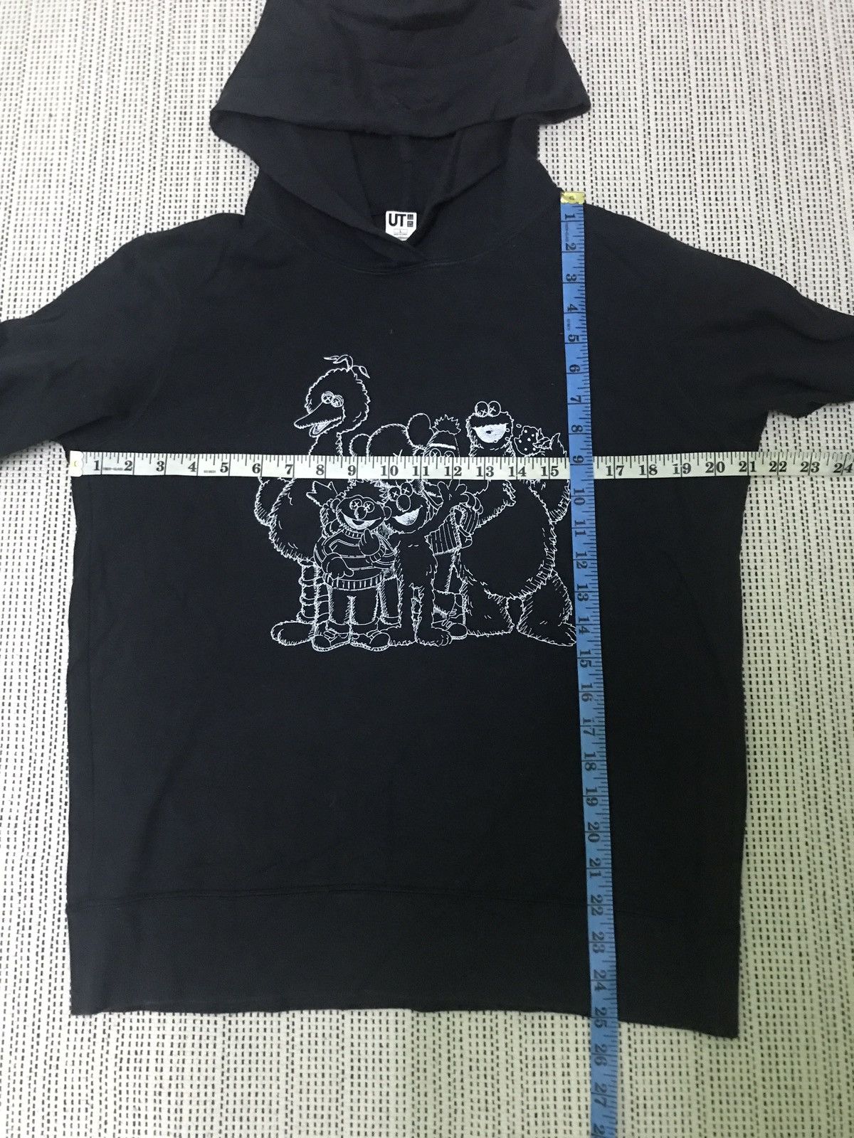 Kaws × Uniqlo ‼️‼️ vintage kaws sesame street very rare Size US L / EU 52-54 / 3 - 7 Thumbnail