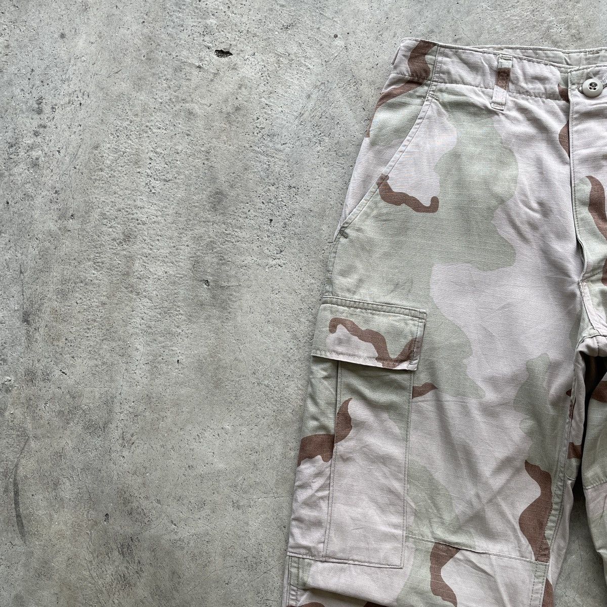 Japanese Brand W27🔥 Vintage Camouflage Pattern Faded Combat Cargo Pants Size US 27 - 5 Thumbnail