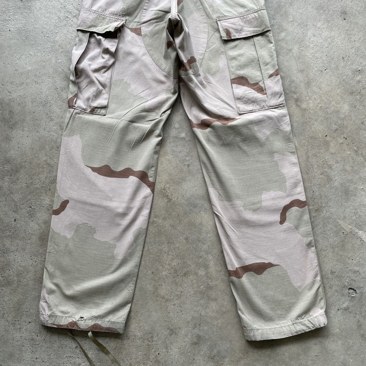 Japanese Brand W27🔥 Vintage Camouflage Pattern Faded Combat Cargo Pants Size US 27 - 15 Thumbnail