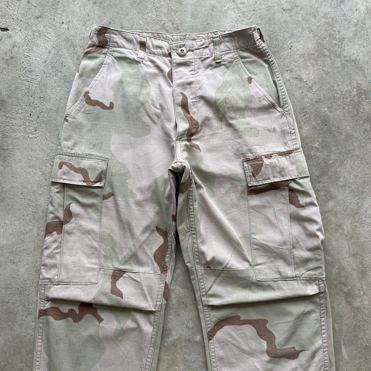 Japanese Brand W27🔥 Vintage Camouflage Pattern Faded Combat Cargo Pants Size US 27 - 3 Thumbnail