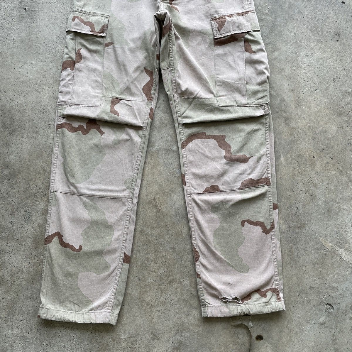 Japanese Brand W27🔥 Vintage Camouflage Pattern Faded Combat Cargo Pants Size US 27 - 4 Thumbnail