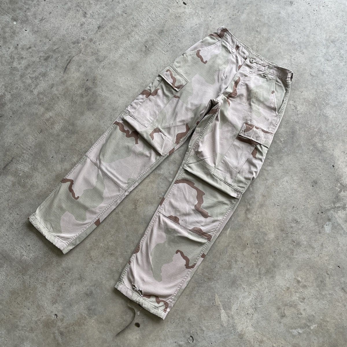 Japanese Brand W27🔥 Vintage Camouflage Pattern Faded Combat Cargo Pants Size US 27 - 2 Thumbnail