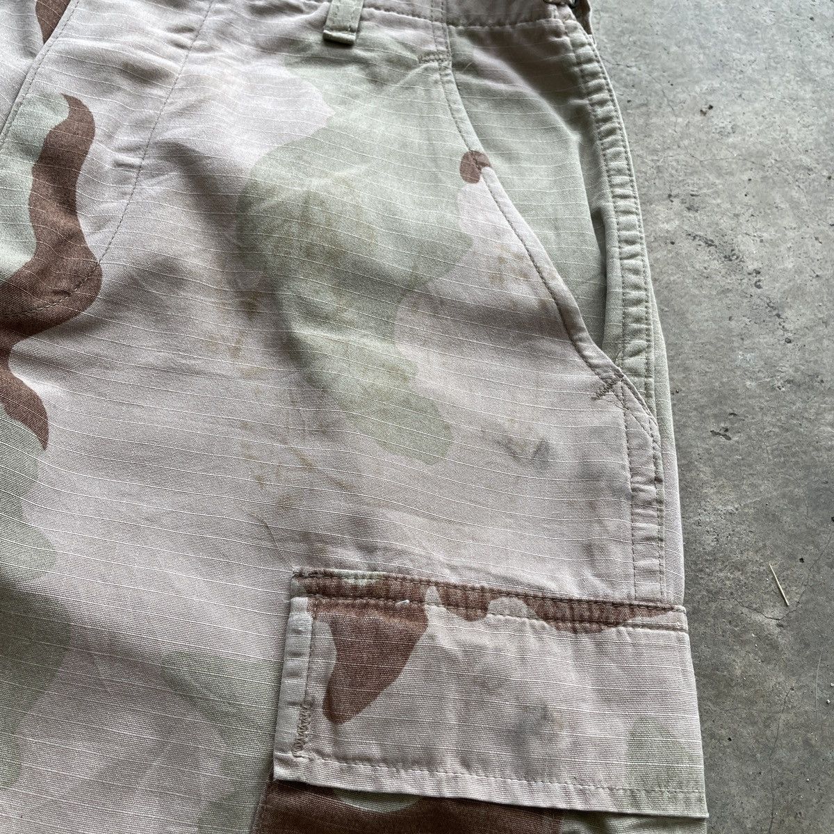 Japanese Brand W27🔥 Vintage Camouflage Pattern Faded Combat Cargo Pants Size US 27 - 7 Thumbnail