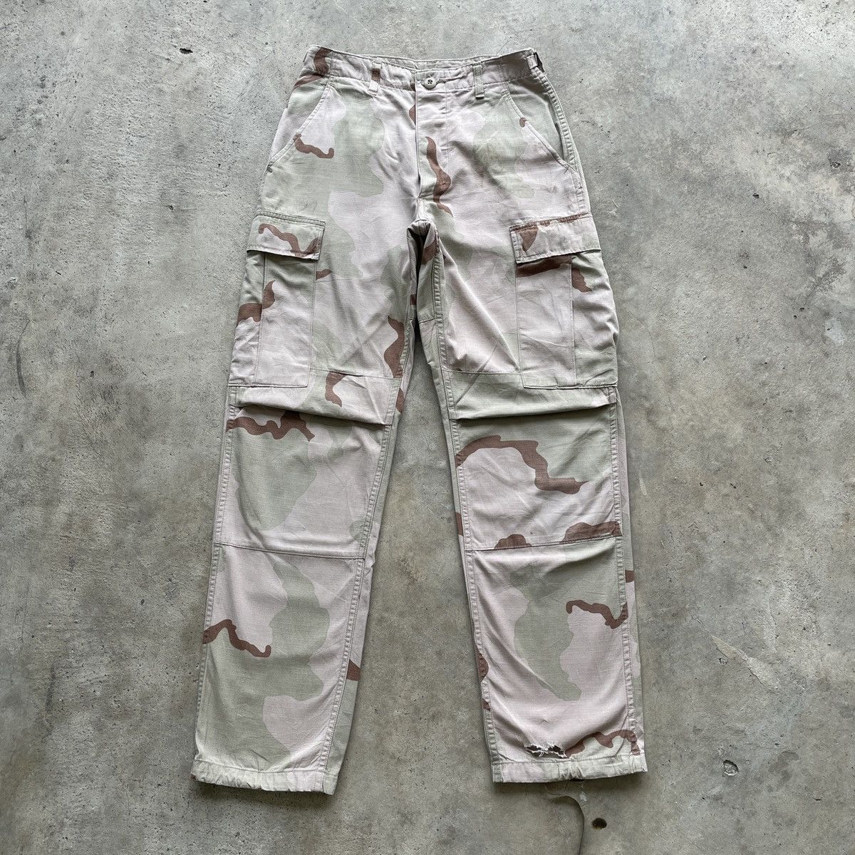 image of W27 Vintage Camouflage Pattern Faded Combat Cargo Pants, Men's