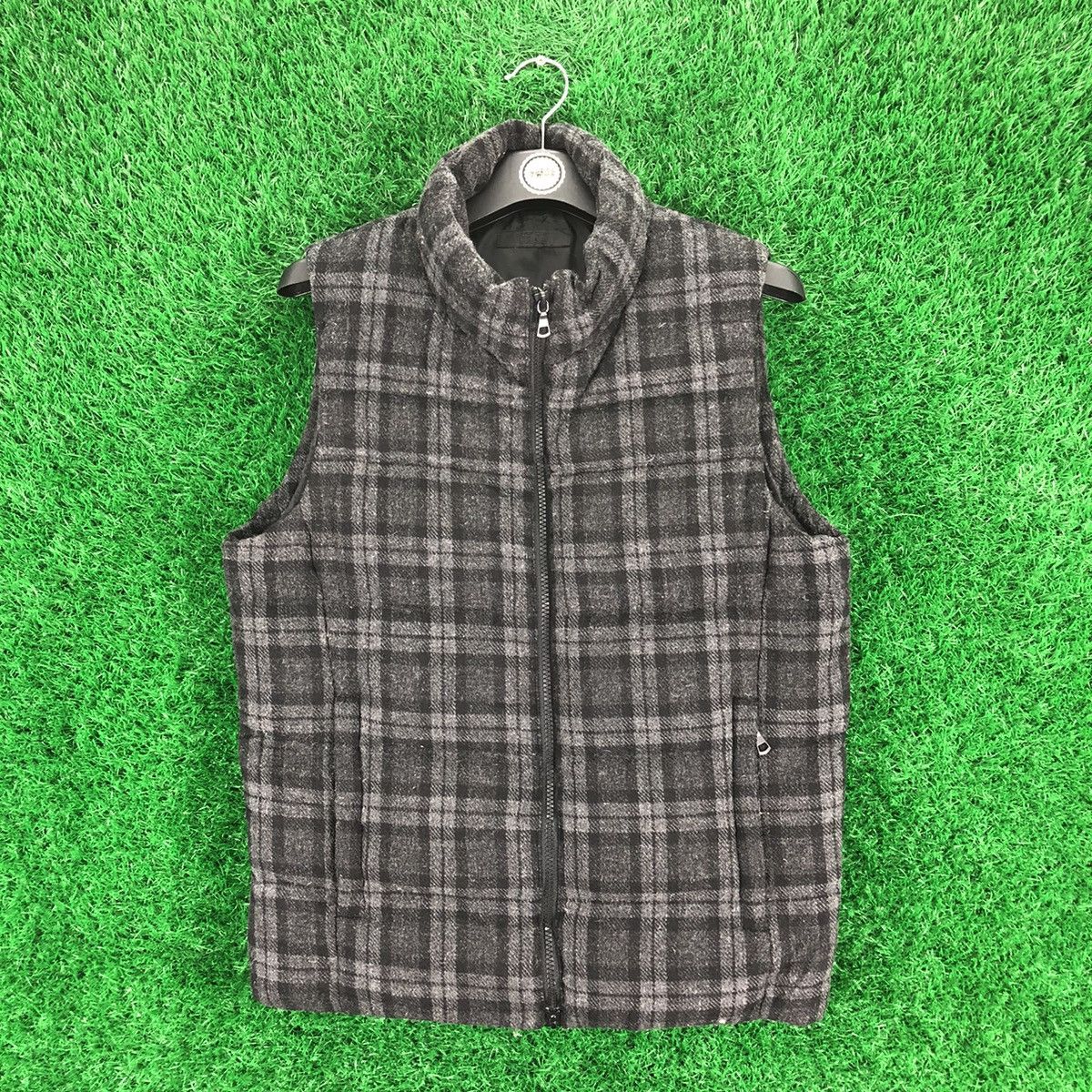 Uniqlo Uniqlo Puffer Vest Wool Tartan Check Zipper Size US S / EU 44-46 / 1 - 1 Thumbnail