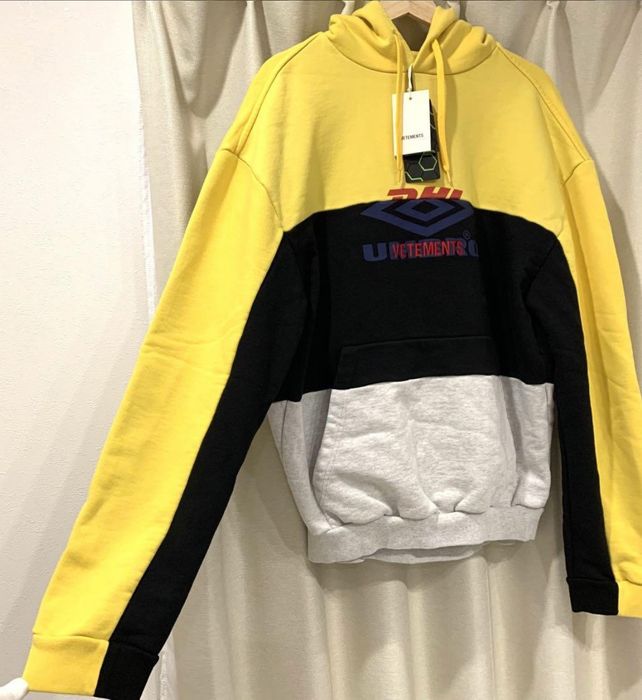 Vetements x hotsell dhl hoodie