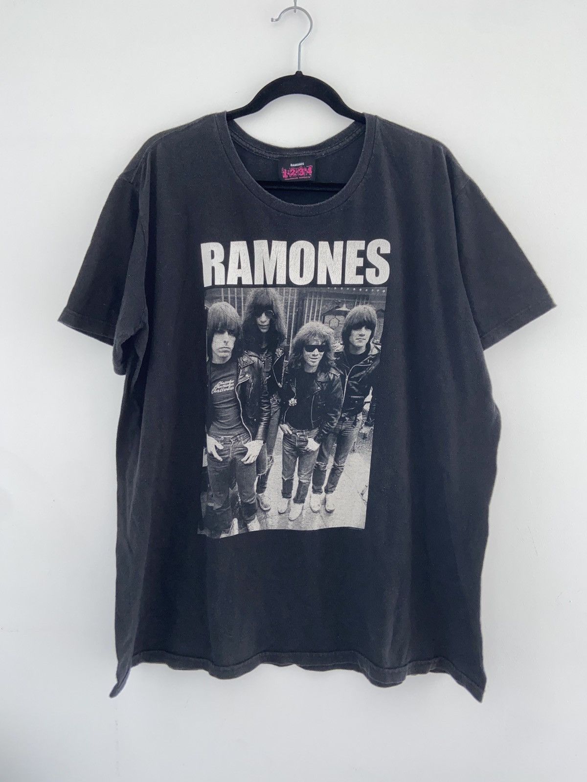 Band Tees Ramones 1.2.3.4 Band Tee XXL Vintage 1/1 Rare Find UNI Size US XXL / EU 58 / 5 - 6 Thumbnail