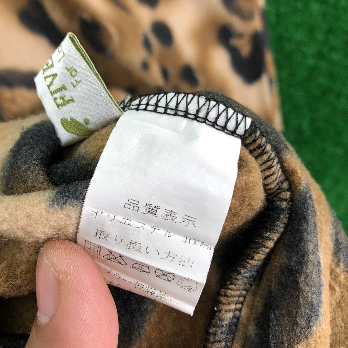 Japanese Brand Vintage 90's Leopard Fleece Zipper Sweater by Five Japan Size US M / EU 48-50 / 2 - 13 Thumbnail