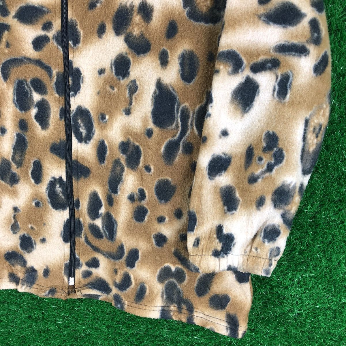 Japanese Brand Vintage 90's Leopard Fleece Zipper Sweater by Five Japan Size US M / EU 48-50 / 2 - 3 Thumbnail