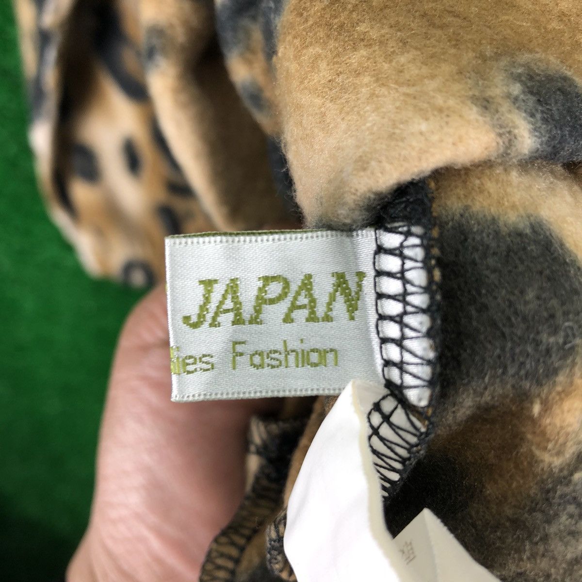 Japanese Brand Vintage 90's Leopard Fleece Zipper Sweater by Five Japan Size US M / EU 48-50 / 2 - 11 Thumbnail