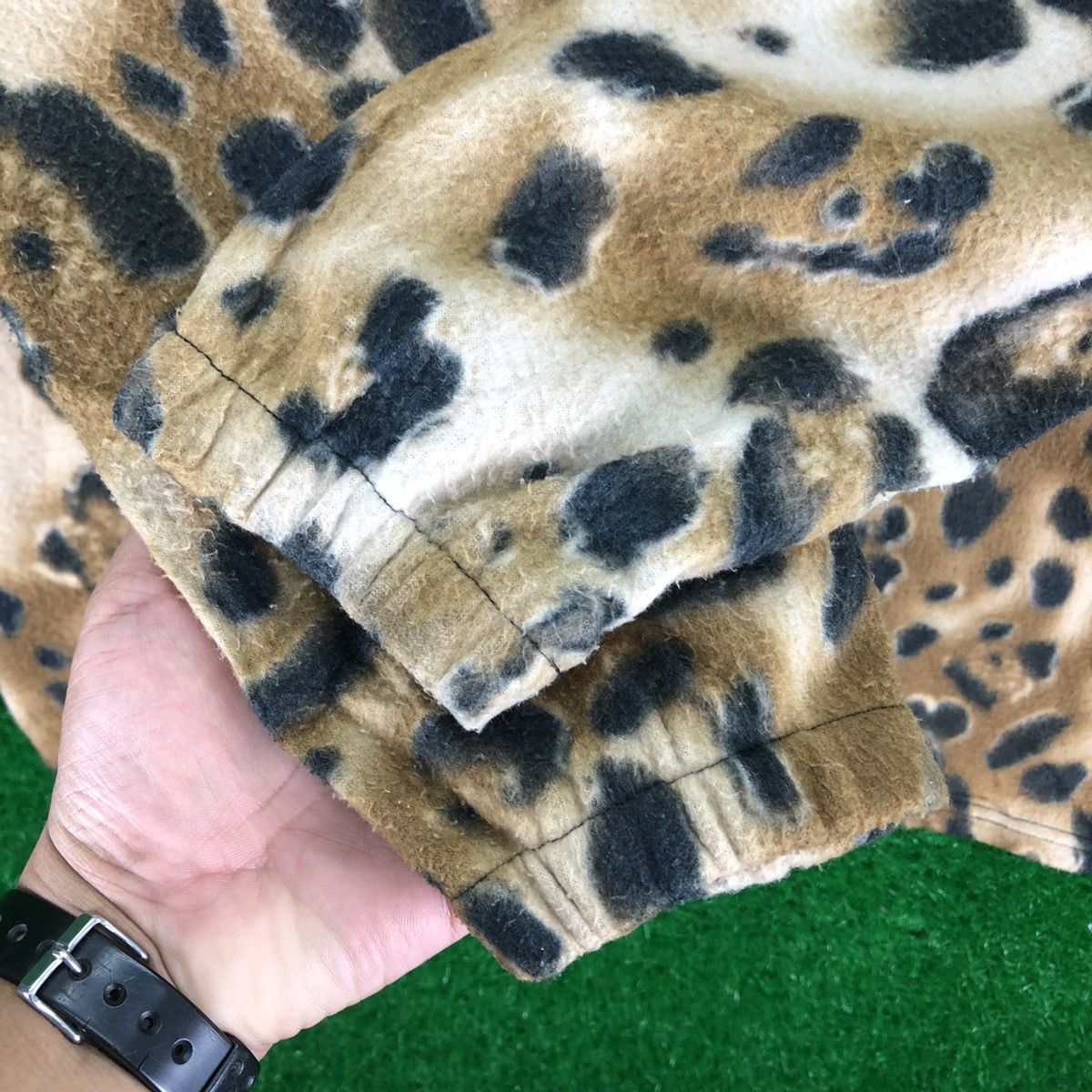 Japanese Brand Vintage 90's Leopard Fleece Zipper Sweater by Five Japan Size US M / EU 48-50 / 2 - 8 Thumbnail