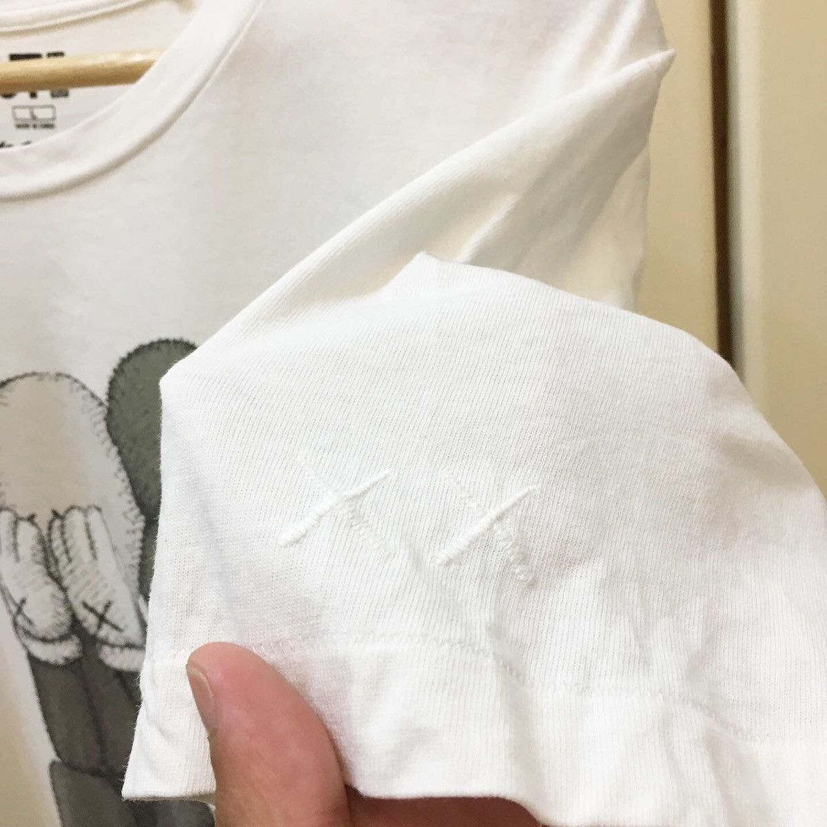 Japanese Brand Kaws x Uniqlo OG Logo Tee Size US L / EU 52-54 / 3 - 4 Thumbnail