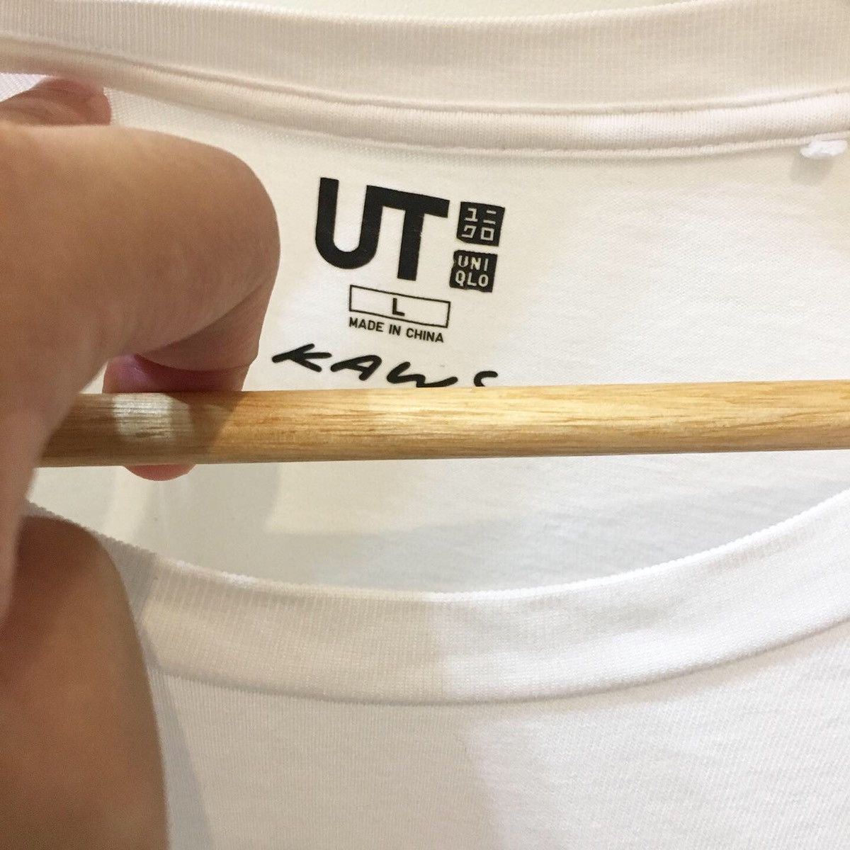 Japanese Brand Kaws x Uniqlo OG Logo Tee Size US L / EU 52-54 / 3 - 3 Thumbnail