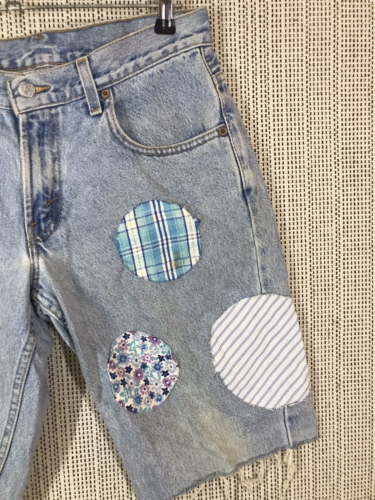 Levi's ‼️VTG LEVIS CROP SHORT CUSTOM PATCH‼️ Size US 30 / EU 46 - 3 Thumbnail