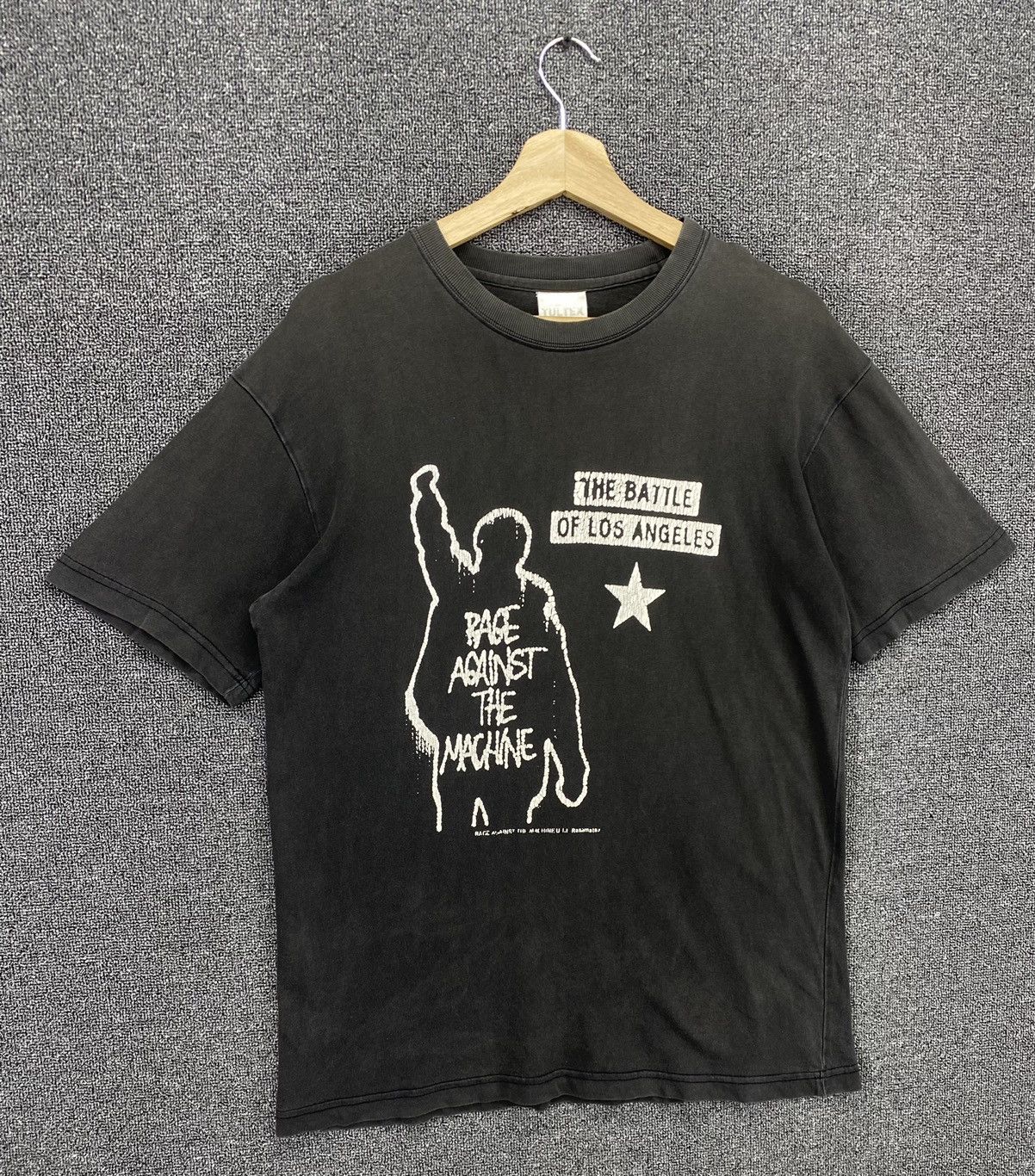 Band Tees Vintage Rage Against The Machine Rock Band Tees T Shirts Size US L / EU 52-54 / 3 - 12 Thumbnail