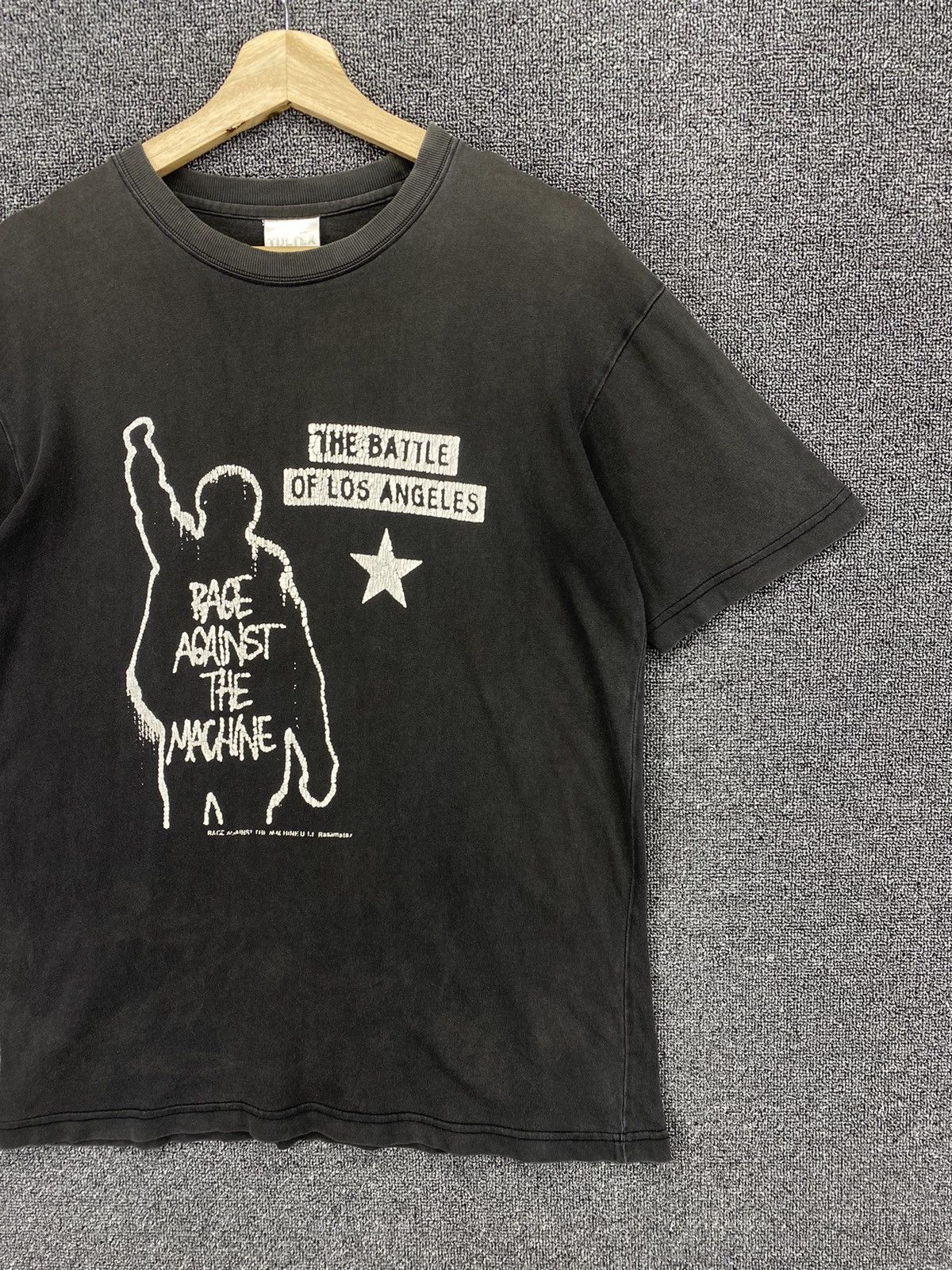 Band Tees Vintage Rage Against The Machine Rock Band Tees T Shirts Size US L / EU 52-54 / 3 - 4 Thumbnail