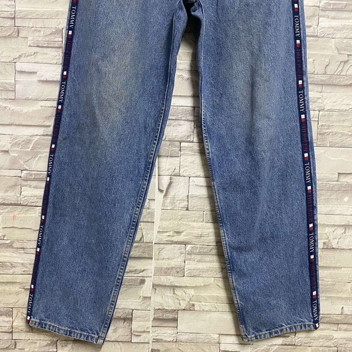 Tommy Hilfiger Vintage Tommy Hilfiger Denim Baggy Jeans Sidetape Size US 34 / EU 50 - 9 Thumbnail