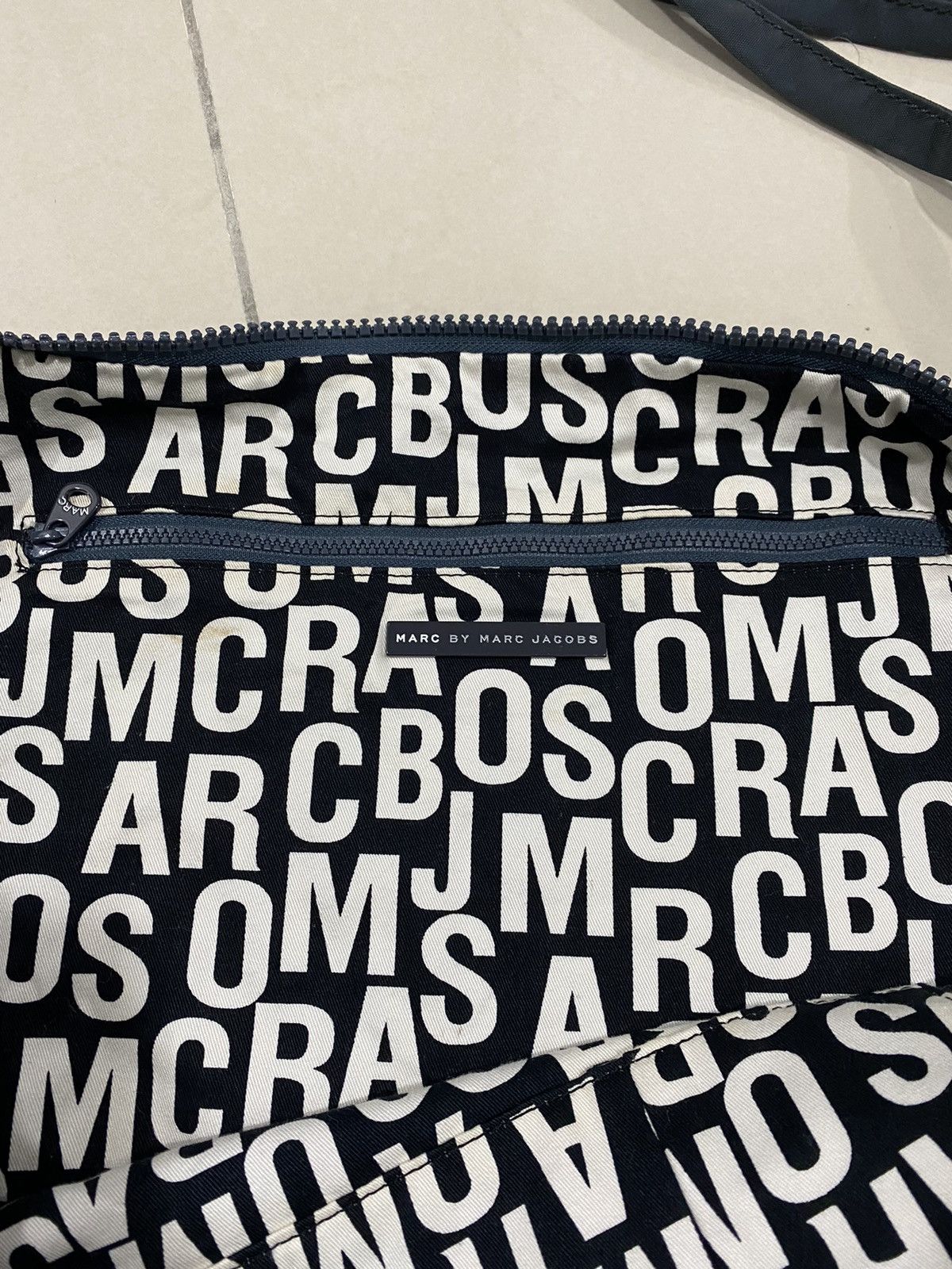 Marc by Marc Jacobs 🔥SENT OFFER🔥marc by marc Jacob shoulder/sling bag Size ONE SIZE - 12 Thumbnail
