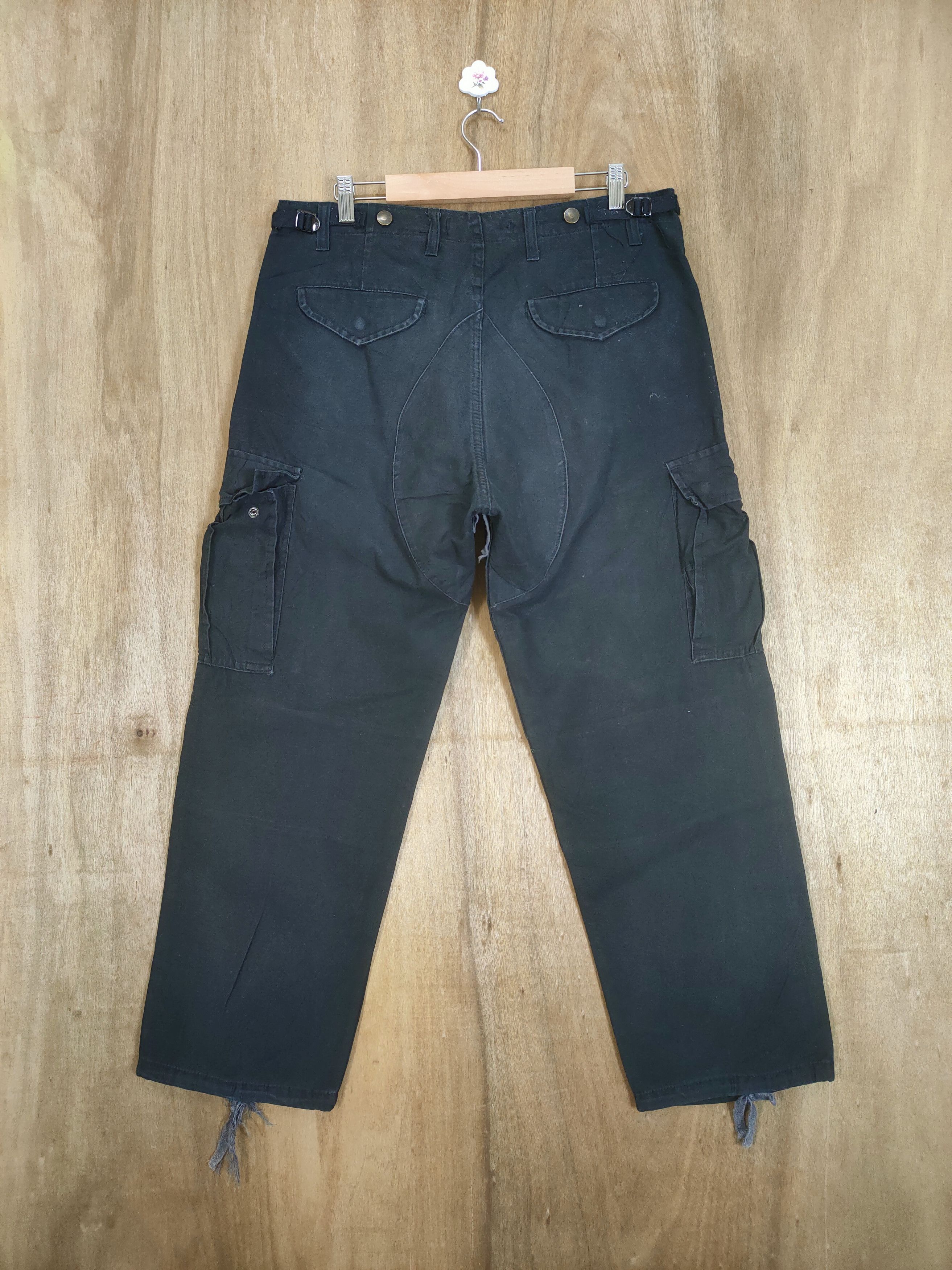 Vintage VINTAGE MILITARY BLACK BAGGY CARGO PANTS Size US 32 / EU 48 - 7 Thumbnail