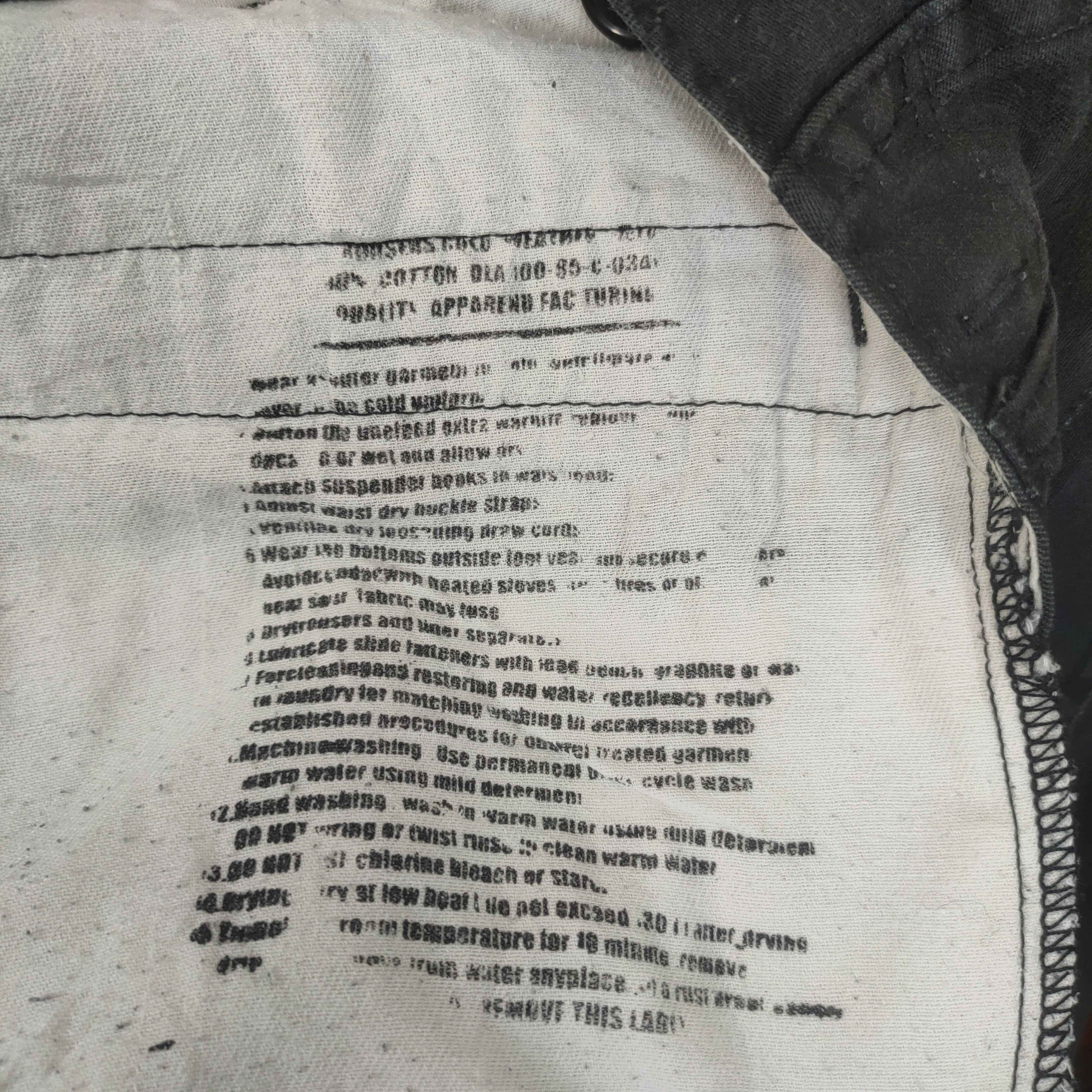 Vintage VINTAGE MILITARY BLACK BAGGY CARGO PANTS Size US 32 / EU 48 - 19 Thumbnail