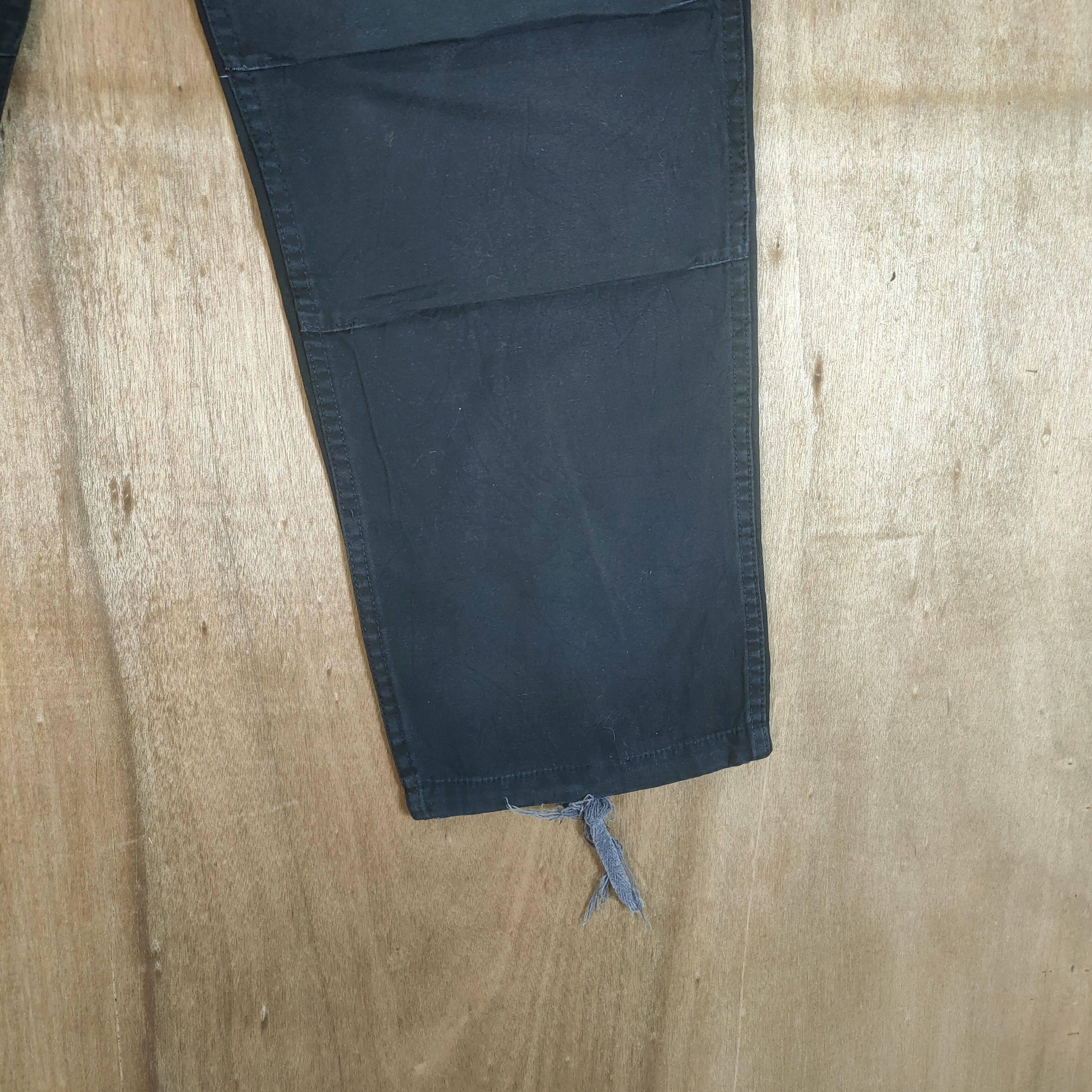 Vintage VINTAGE MILITARY BLACK BAGGY CARGO PANTS Size US 32 / EU 48 - 13 Thumbnail