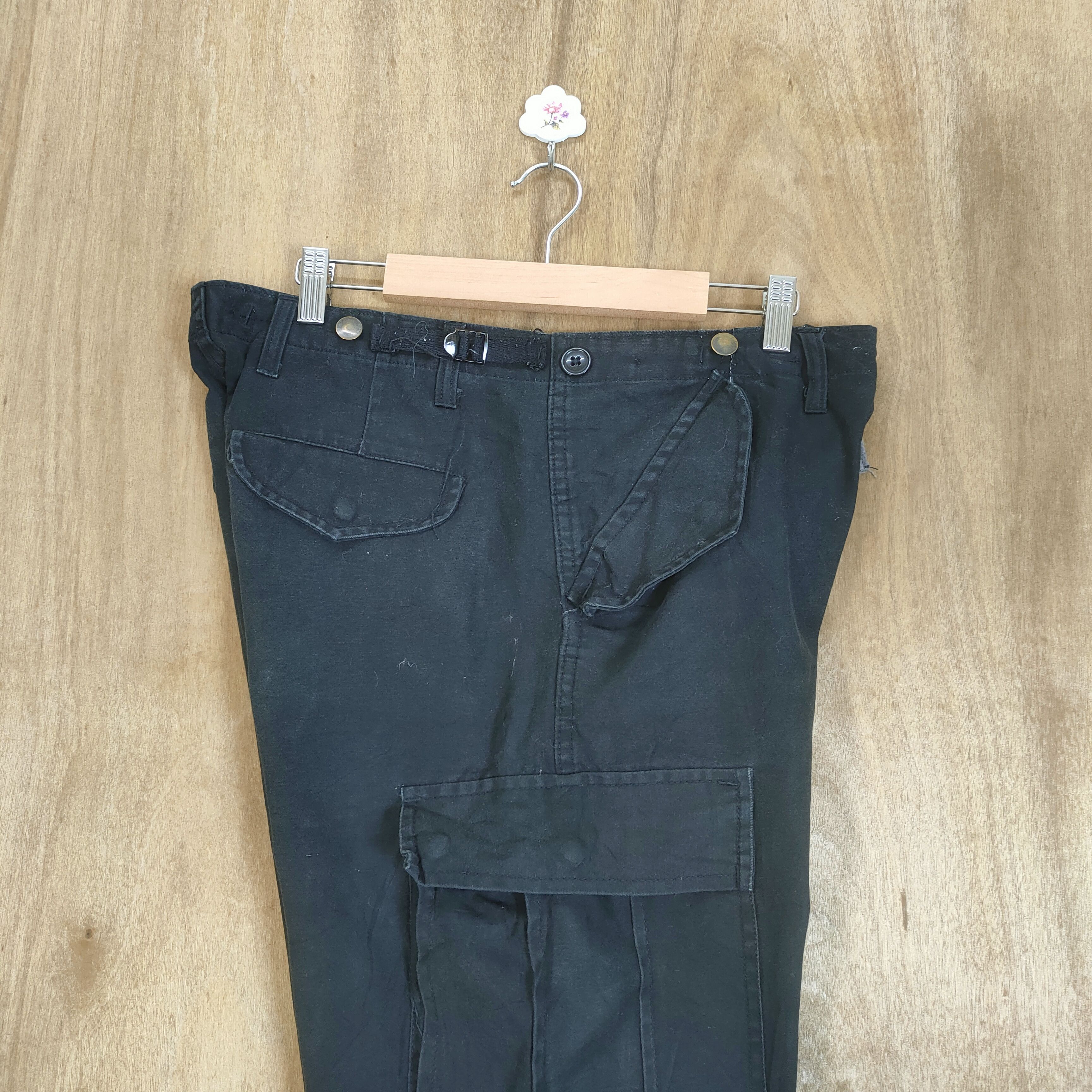 Vintage VINTAGE MILITARY BLACK BAGGY CARGO PANTS Size US 32 / EU 48 - 11 Thumbnail