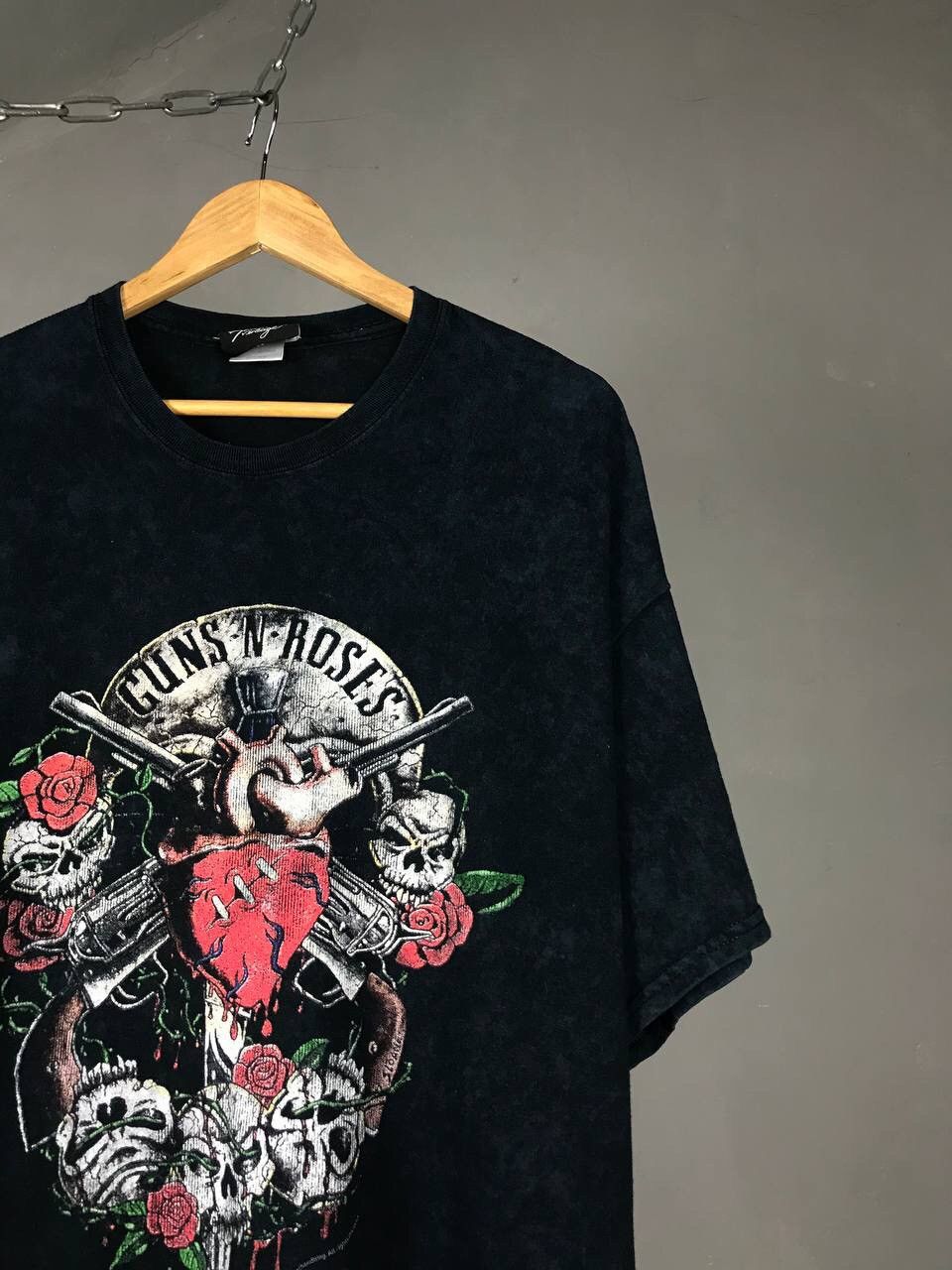 Band Tees Guns And Roses vintage overprinted rock band tee Size US XL / EU 56 / 4 - 2 Thumbnail