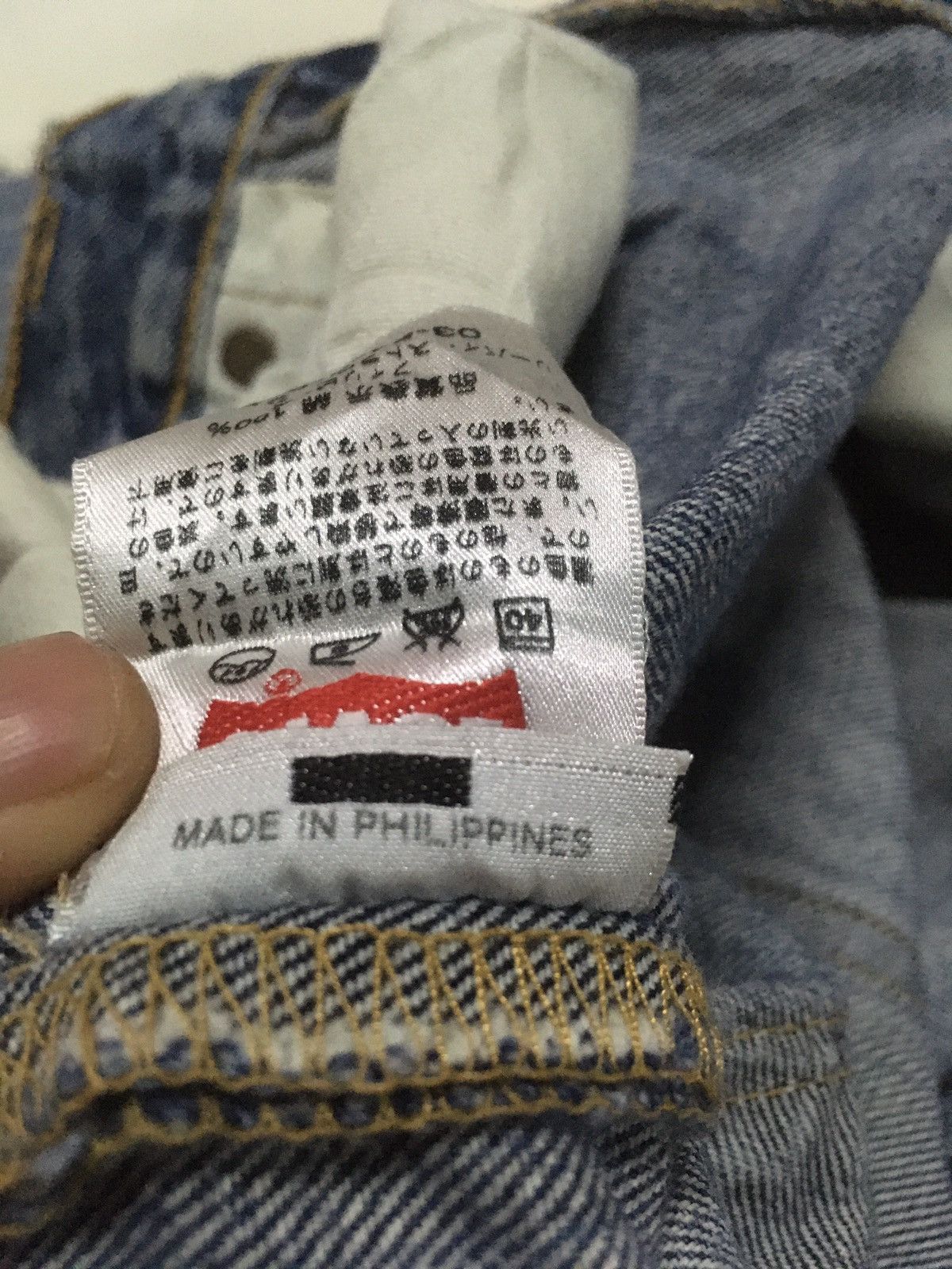 Levi's × Vintage Vintage Levi’s 501 distressed blue wash denim Size US 33 - 12 Thumbnail