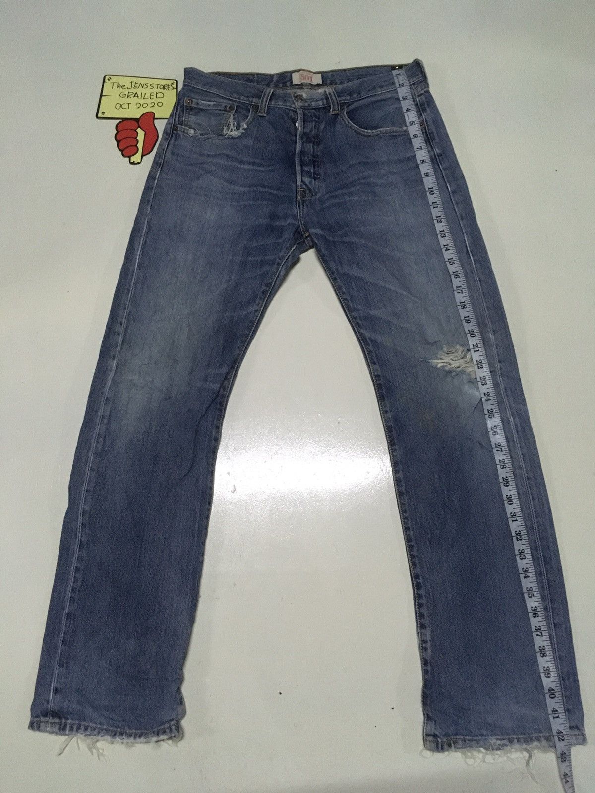 Levi's × Vintage Vintage Levi’s 501 distressed blue wash denim Size US 33 - 2 Thumbnail
