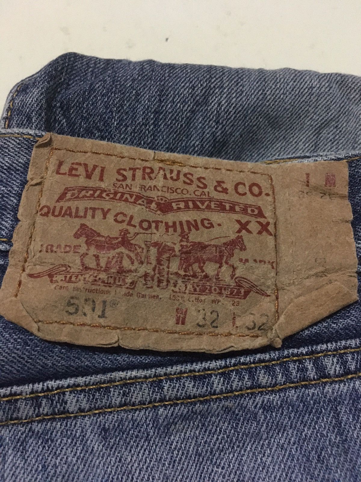 Levi's × Vintage Vintage Levi’s 501 distressed blue wash denim Size US 33 - 13 Thumbnail