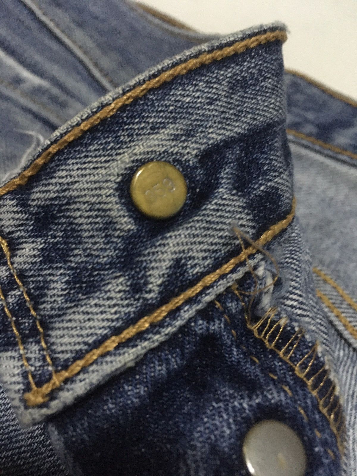 Levi's × Vintage Vintage Levi’s 501 distressed blue wash denim Size US 33 - 8 Thumbnail