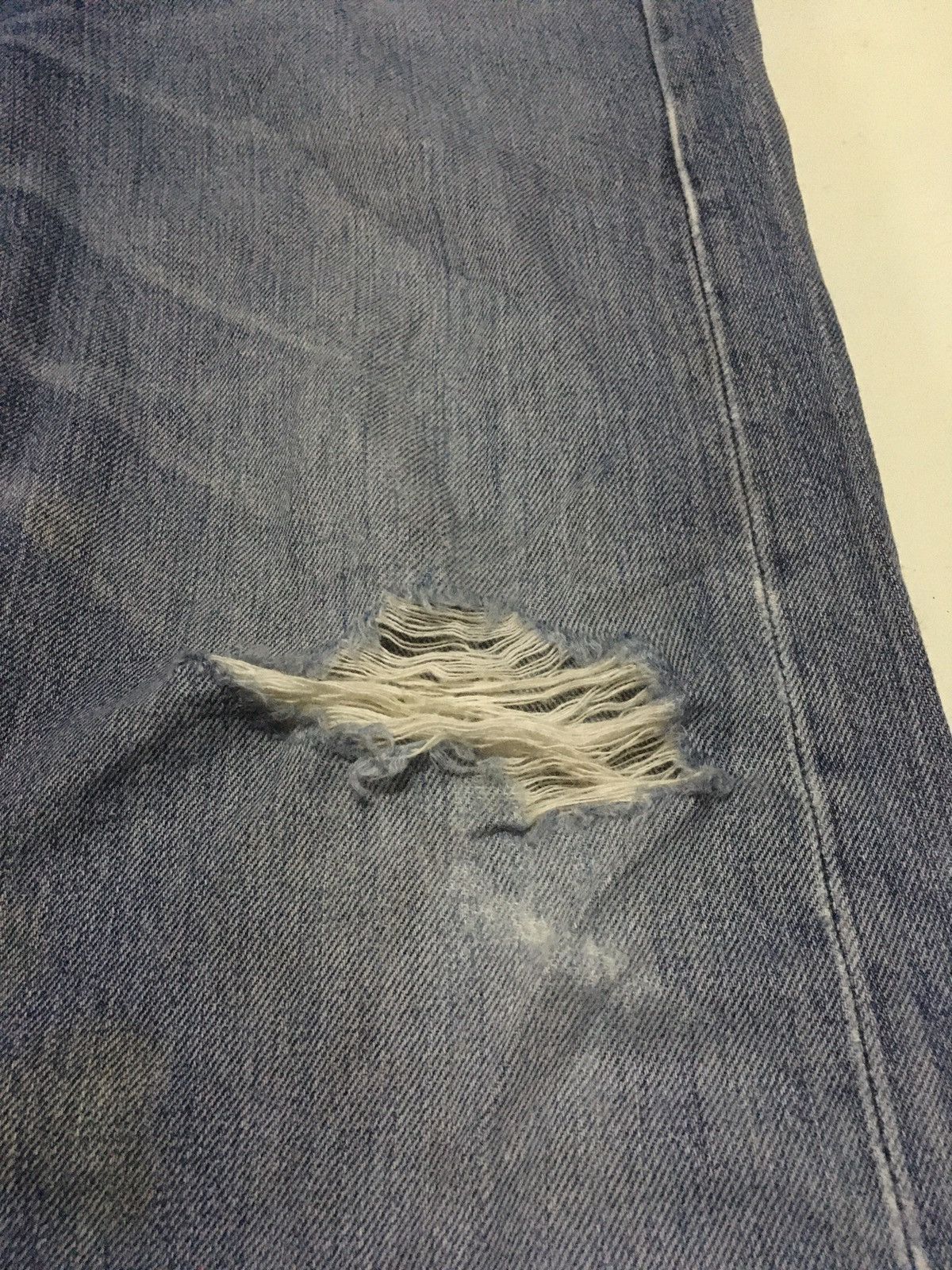 Levi's × Vintage Vintage Levi’s 501 distressed blue wash denim Size US 33 - 9 Thumbnail