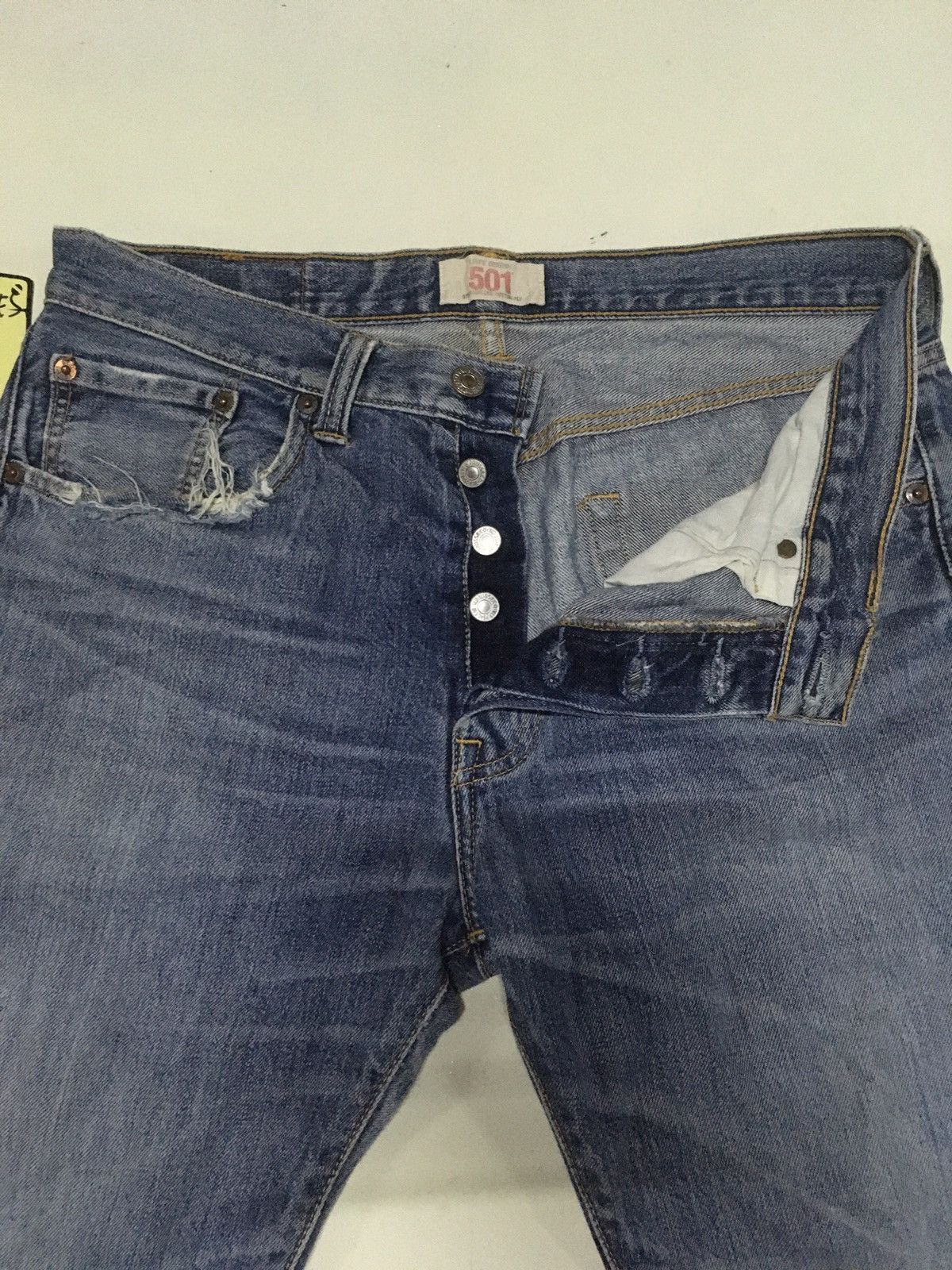 Levi's × Vintage Vintage Levi’s 501 distressed blue wash denim Size US 33 - 6 Thumbnail