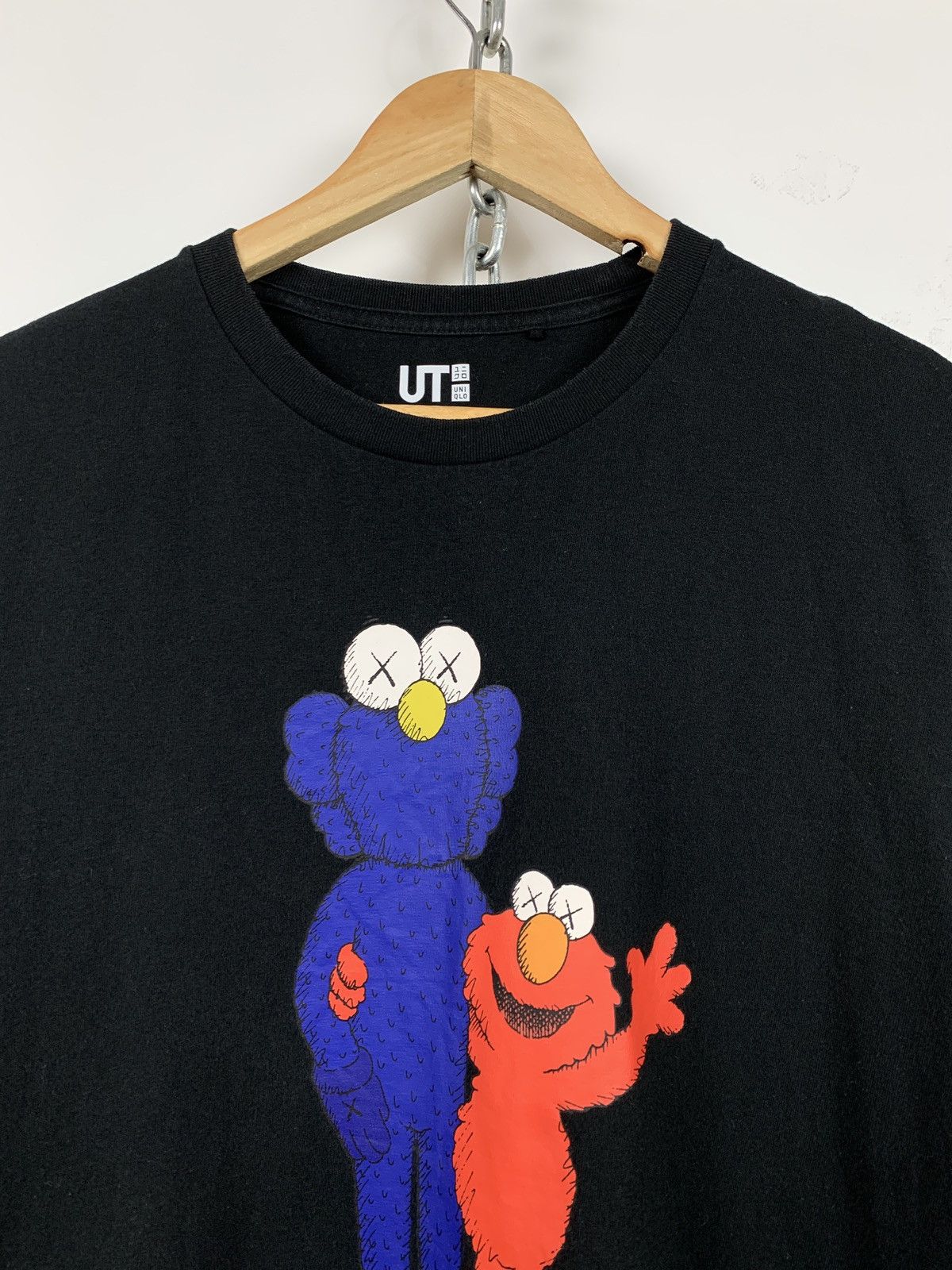Kaws × Uniqlo Vintage Uniqlo x Kaws x Sesame Street Black T-Shirt Size US M / EU 48-50 / 2 - 4 Thumbnail