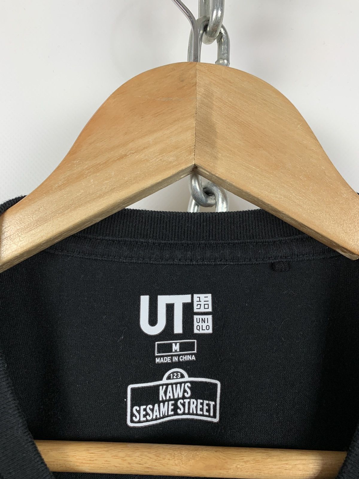 Kaws × Uniqlo Vintage Uniqlo x Kaws x Sesame Street Black T-Shirt Size US M / EU 48-50 / 2 - 13 Thumbnail