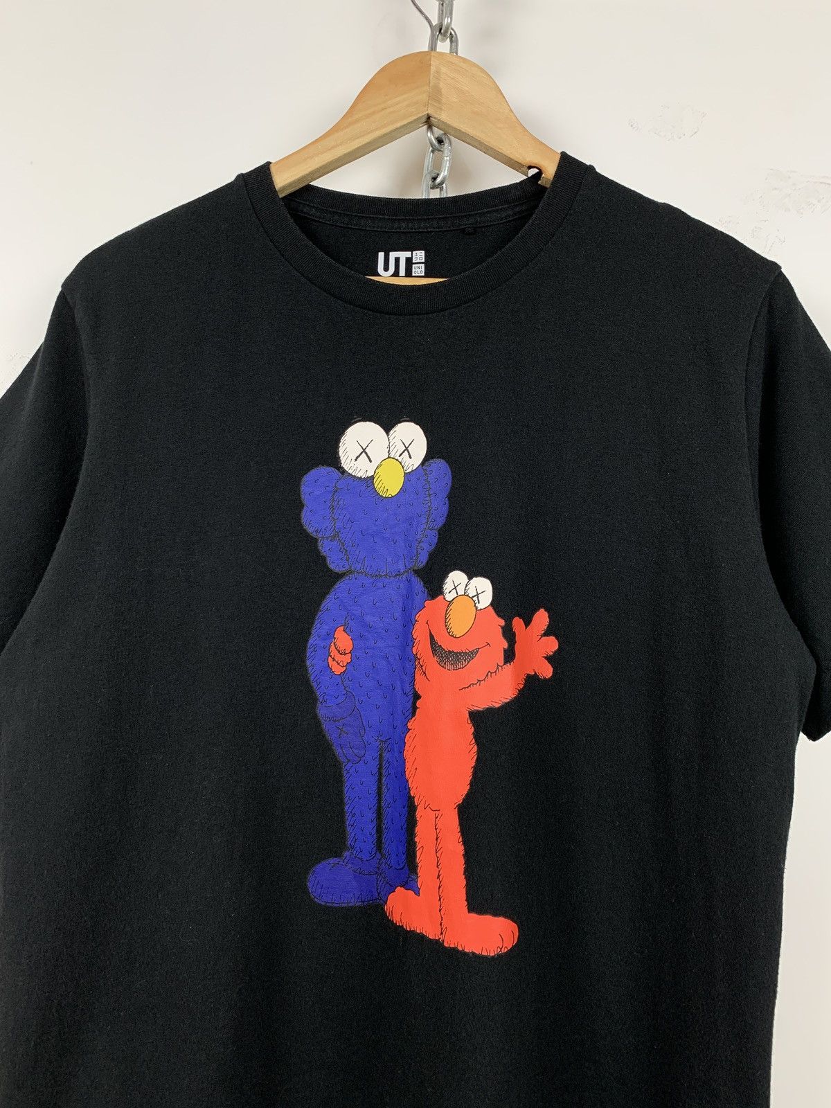 Kaws × Uniqlo Vintage Uniqlo x Kaws x Sesame Street Black T-Shirt Size US M / EU 48-50 / 2 - 5 Thumbnail