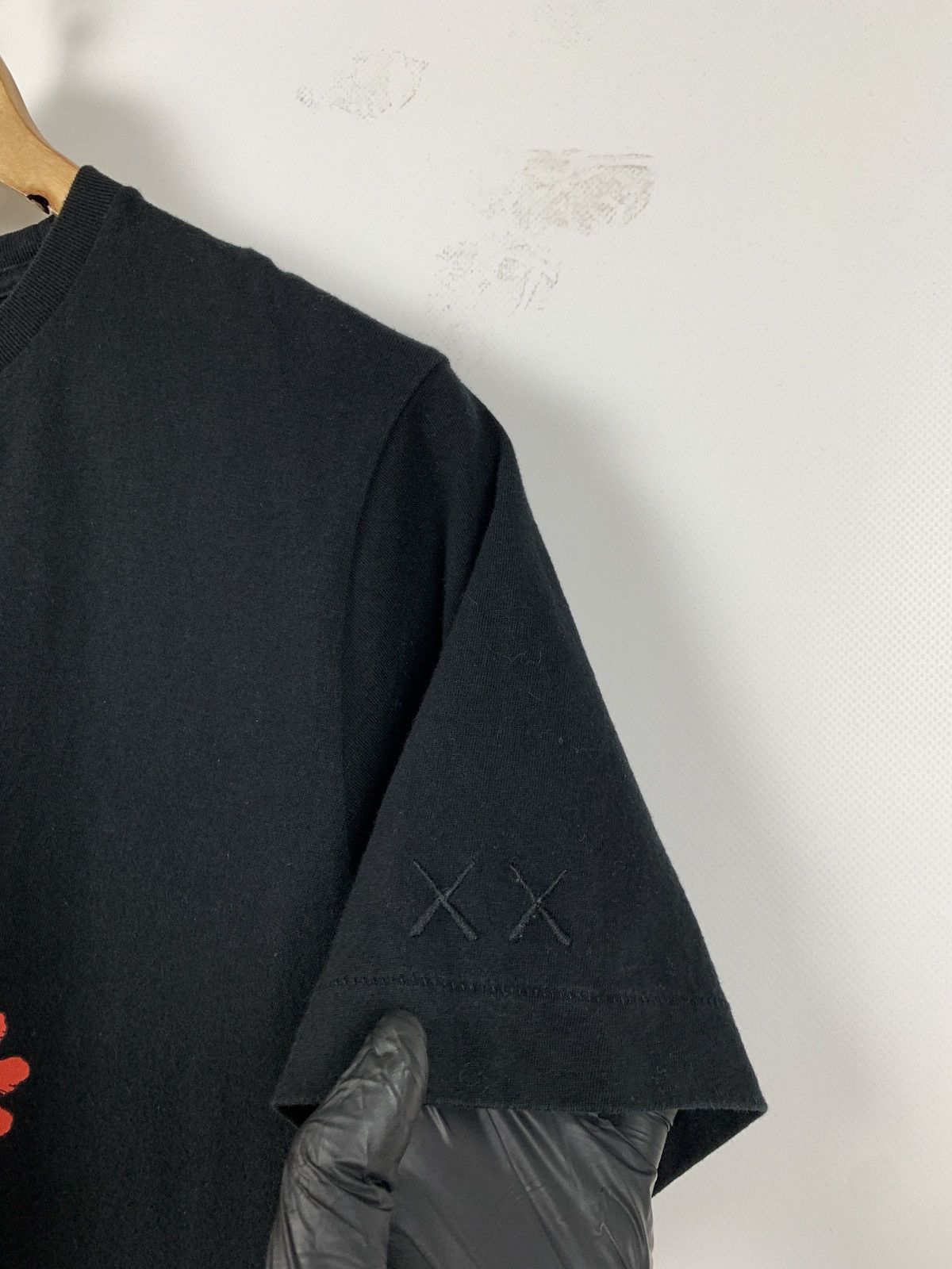 Kaws × Uniqlo Vintage Uniqlo x Kaws x Sesame Street Black T-Shirt Size US M / EU 48-50 / 2 - 6 Thumbnail