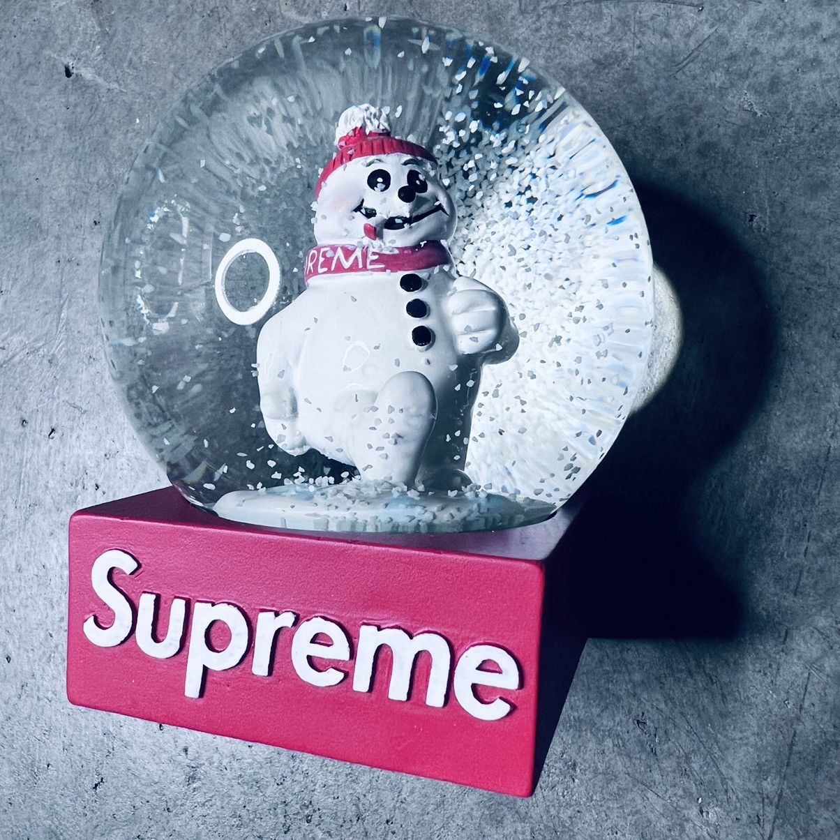 Supreme Supreme Snowman Snowglobe (FW21) | Grailed