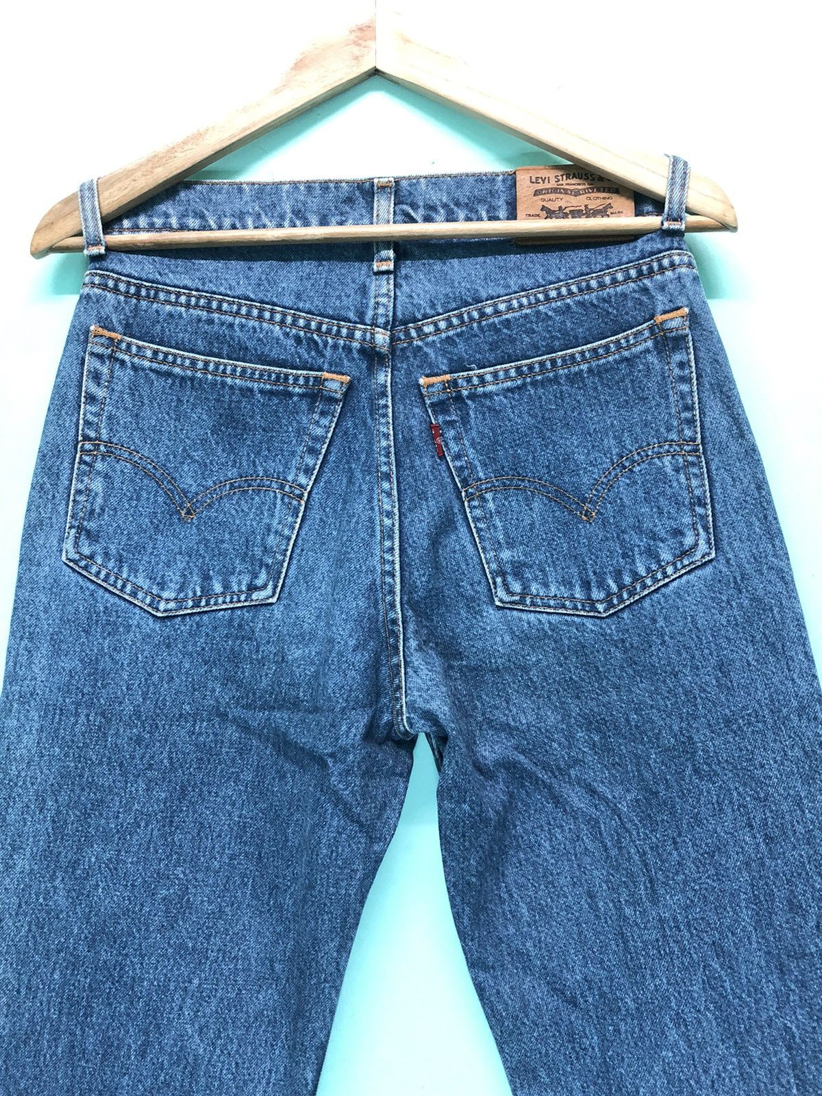 Levi's × Vintage VINTAGE LEVIS 90’ BLUE WASH DISTRESSED DENIM JEANS Size US 29 - 2 Thumbnail